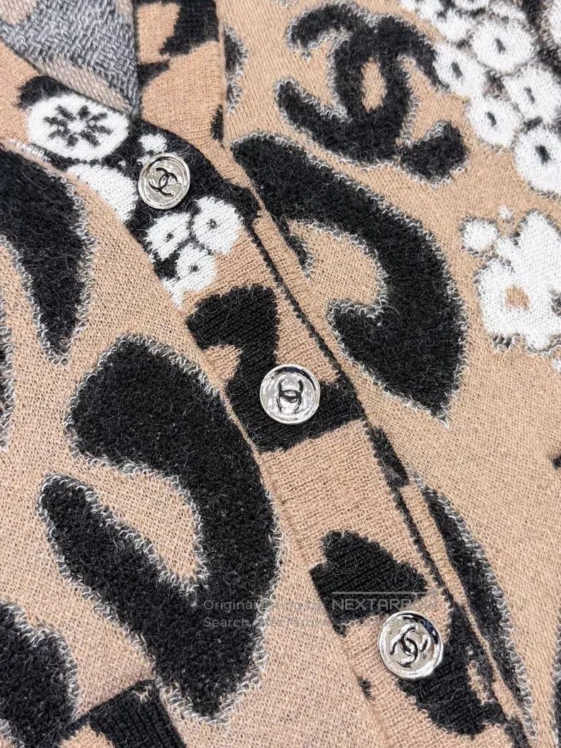 Chanel Chanel Black wool Mahai wool blend leopard print camellia Size XS / US 0-2 / IT 36-38 - 4 Thumbnail