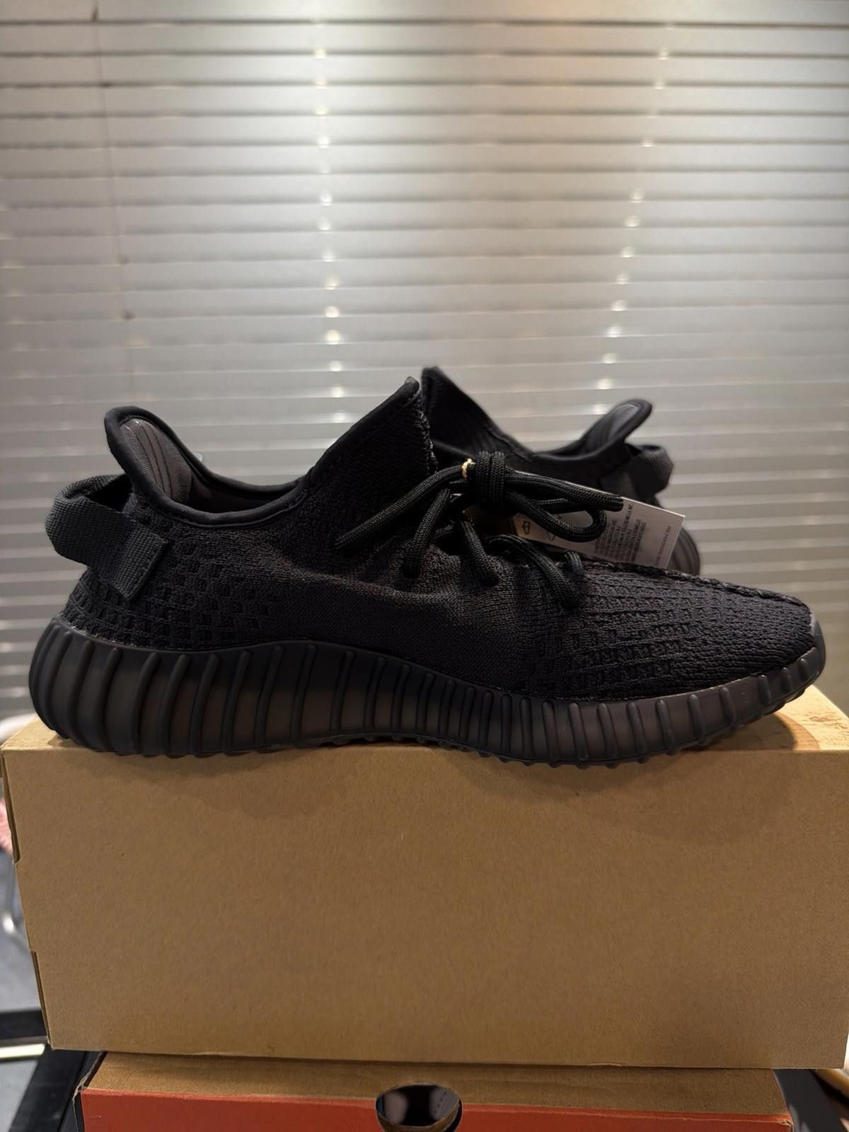 Adidas adidas Yeezy Boost 350 V2 'Onyx' HQ4540 Size 8.5 Men NEW Size US 8.5 / EU 41-42 - 9 Thumbnail