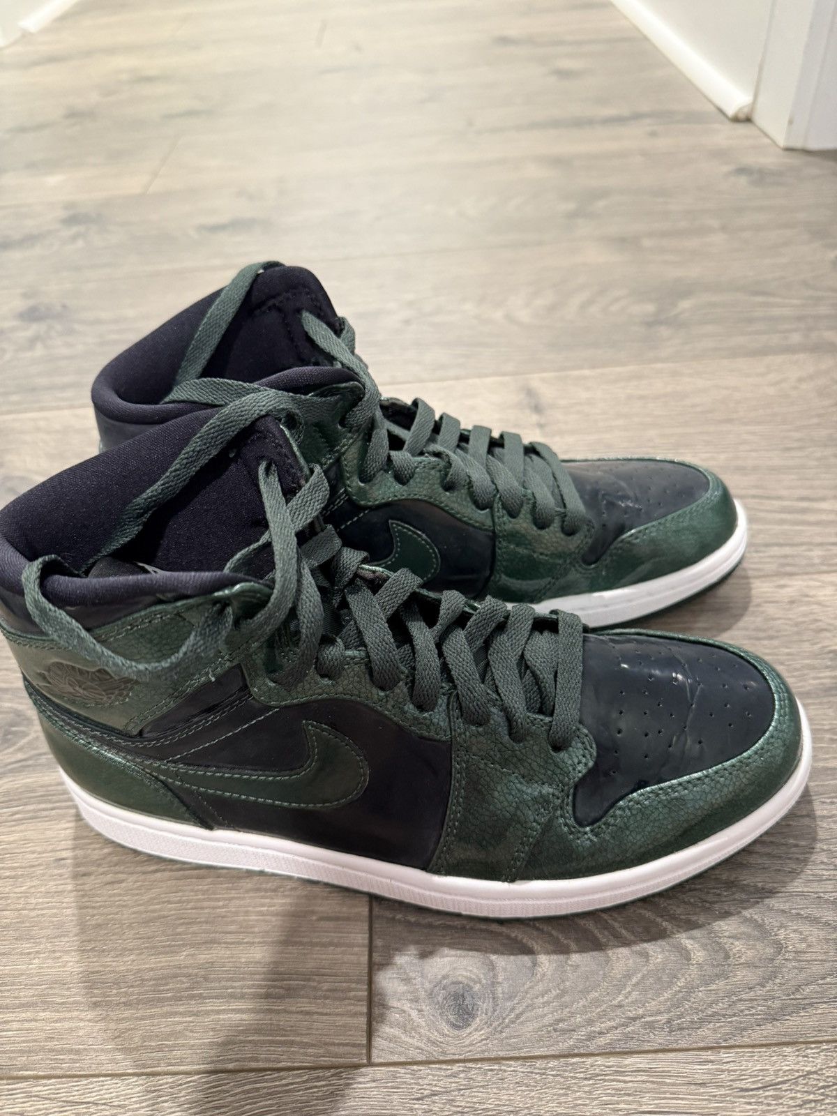 Jordan Brand Air Jordan 1 Retro High Grove Green/Black-White Size US 7.5 / EU 40-41 - 4 Thumbnail
