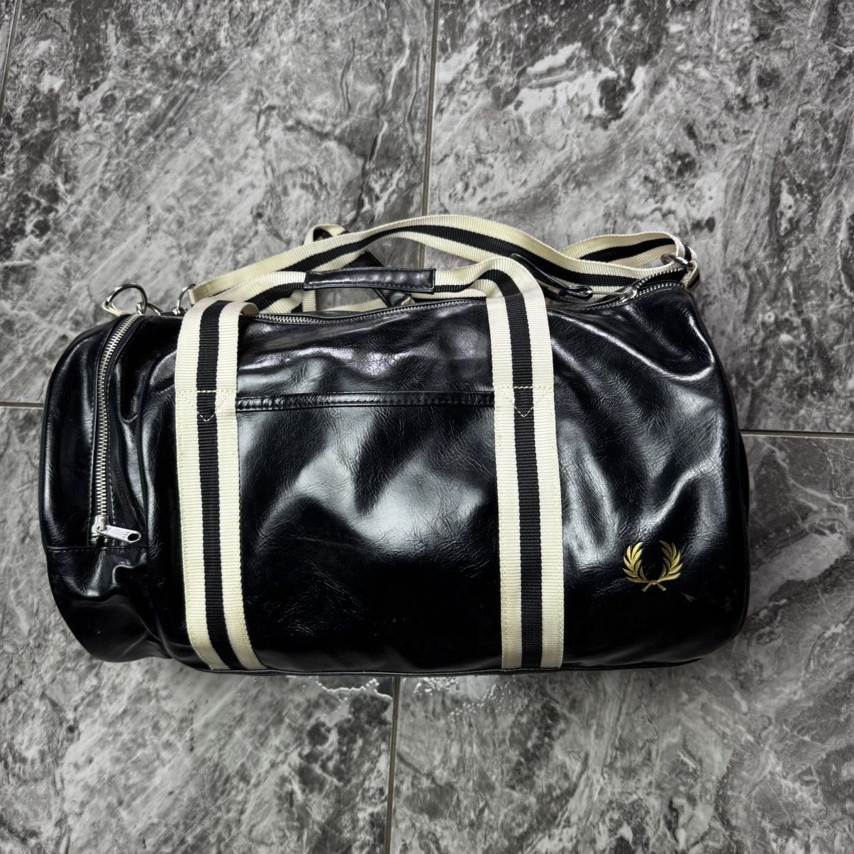 Fred Perry FRED PERRY CLASSIC BARREL BAG - BLACK/WHITE Size ONE SIZE - 1 Thumbnail