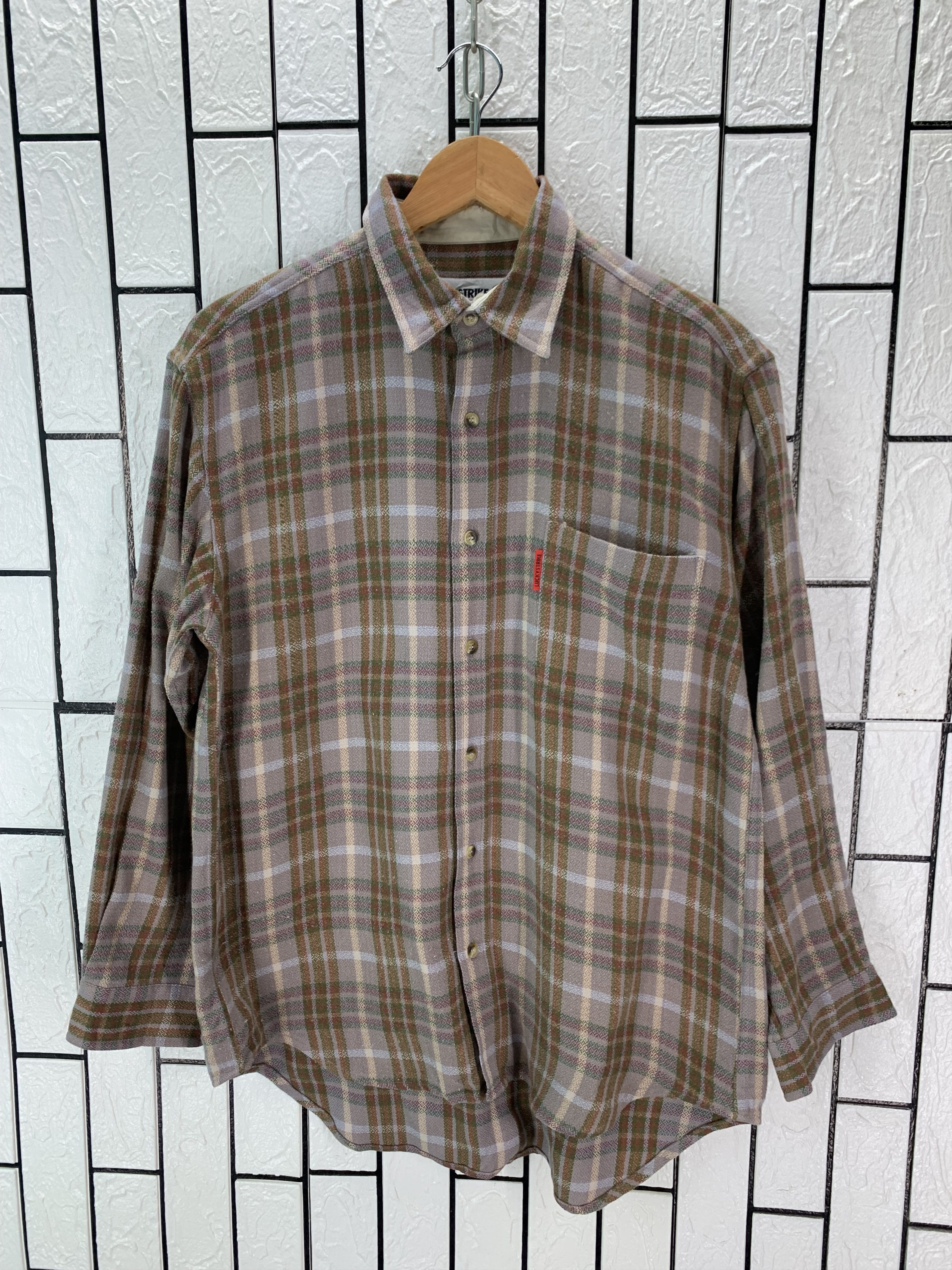Vintage Vintage Lucky Strike Shirt Button Size US M / EU 48-50 / 2 - 1 Thumbnail
