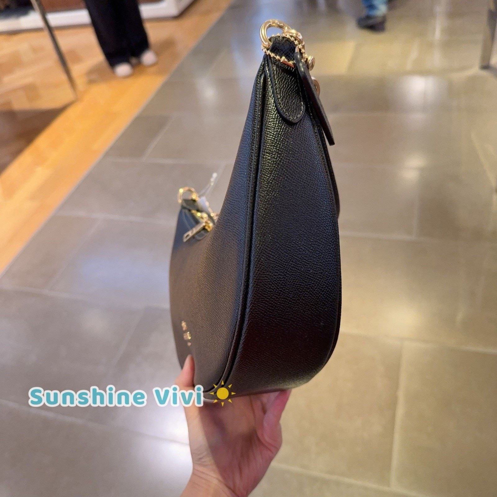 Coach NWT Coach Aria Shoulder Bag CCL28 Gold/Black leather Size ONE SIZE - 2 Thumbnail