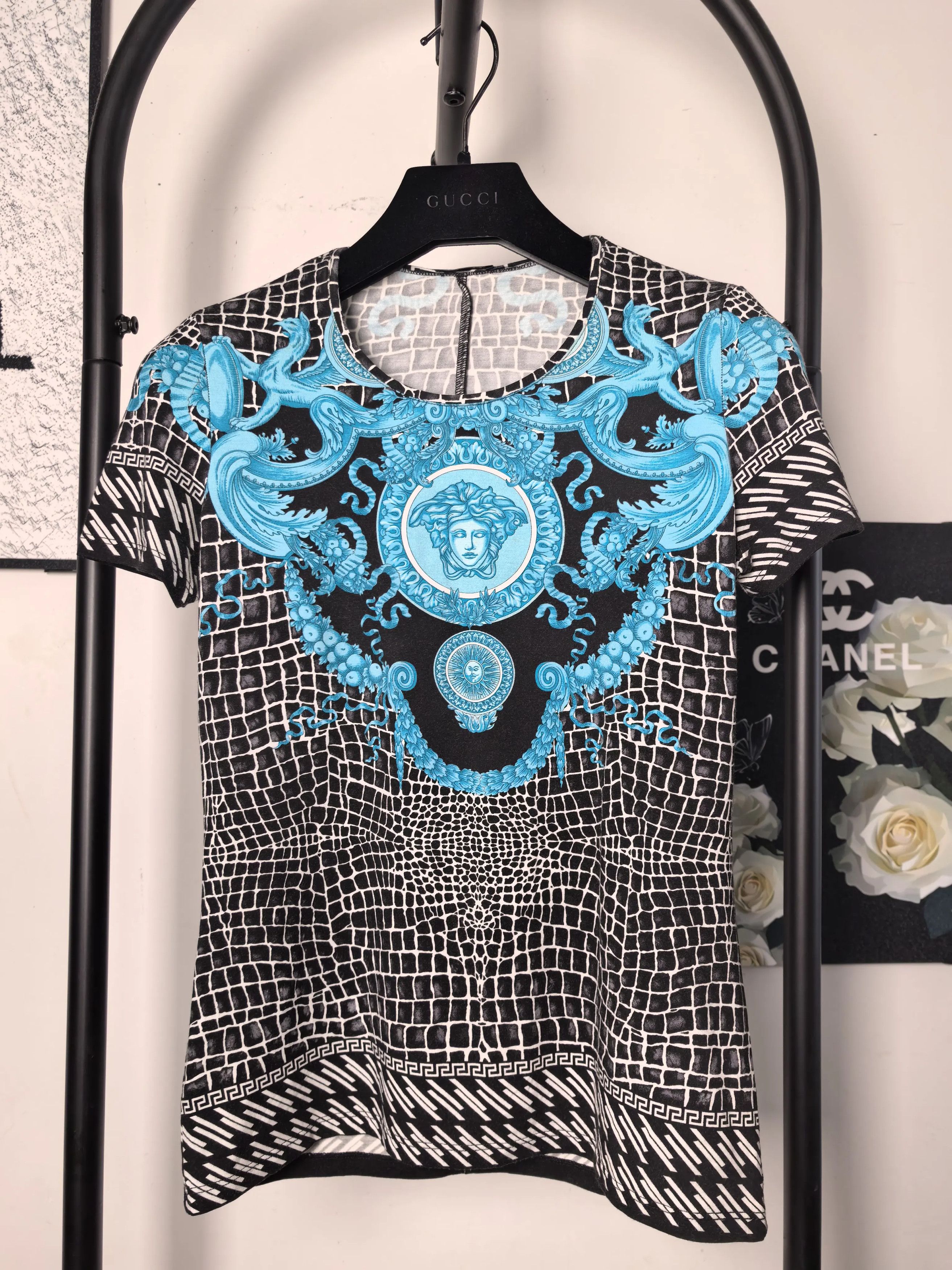 Versace Versace White T-Shirt M Women Size M / US 6-8 / IT 42-44 - 1 Thumbnail