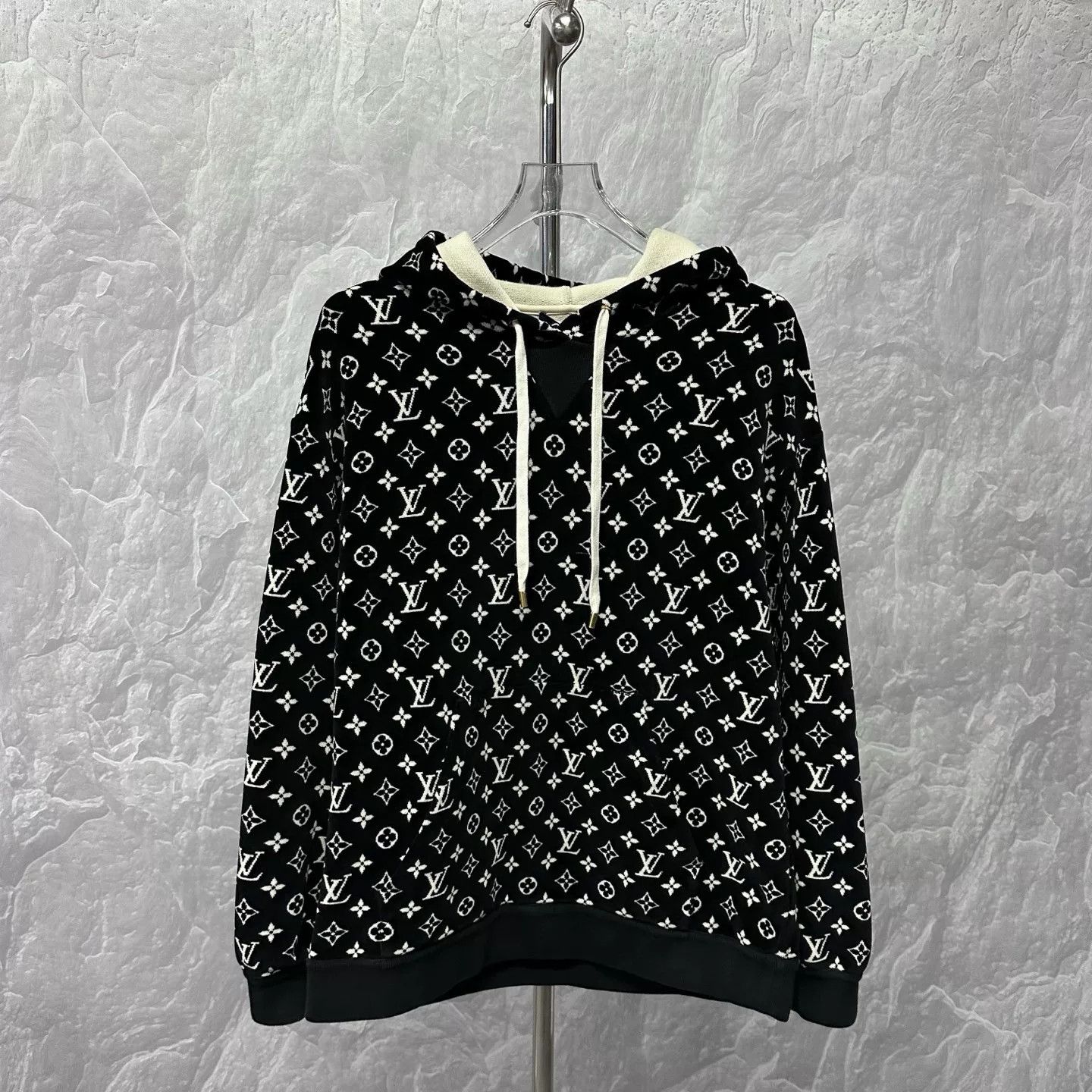 Louis Vuitton louis vuitton logo velvet hoodie L size Size L / US 10 / IT 46 - 1 Thumbnail