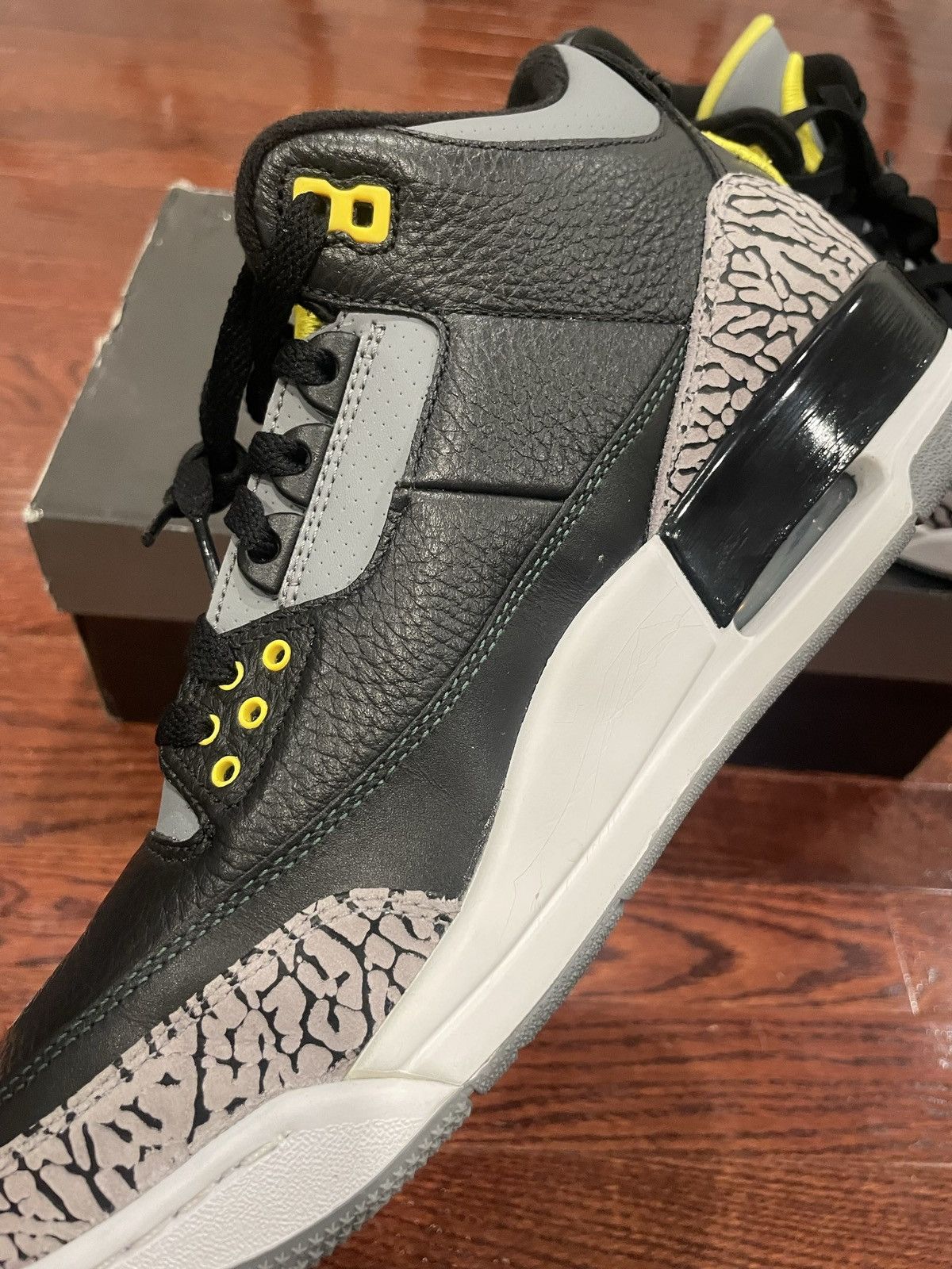 Jordan Brand 100% Authentic Jordan 3 Pitcrew lll Promo Players Pair sz 9 Size US 9 / EU 42 - 14 Thumbnail
