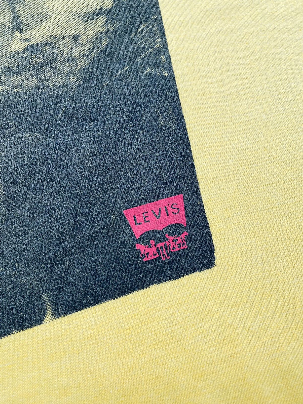 Levi's Vintage 90s Levis Photo Back Print Tees Size US L / EU 52-54 / 3 - 9 Thumbnail