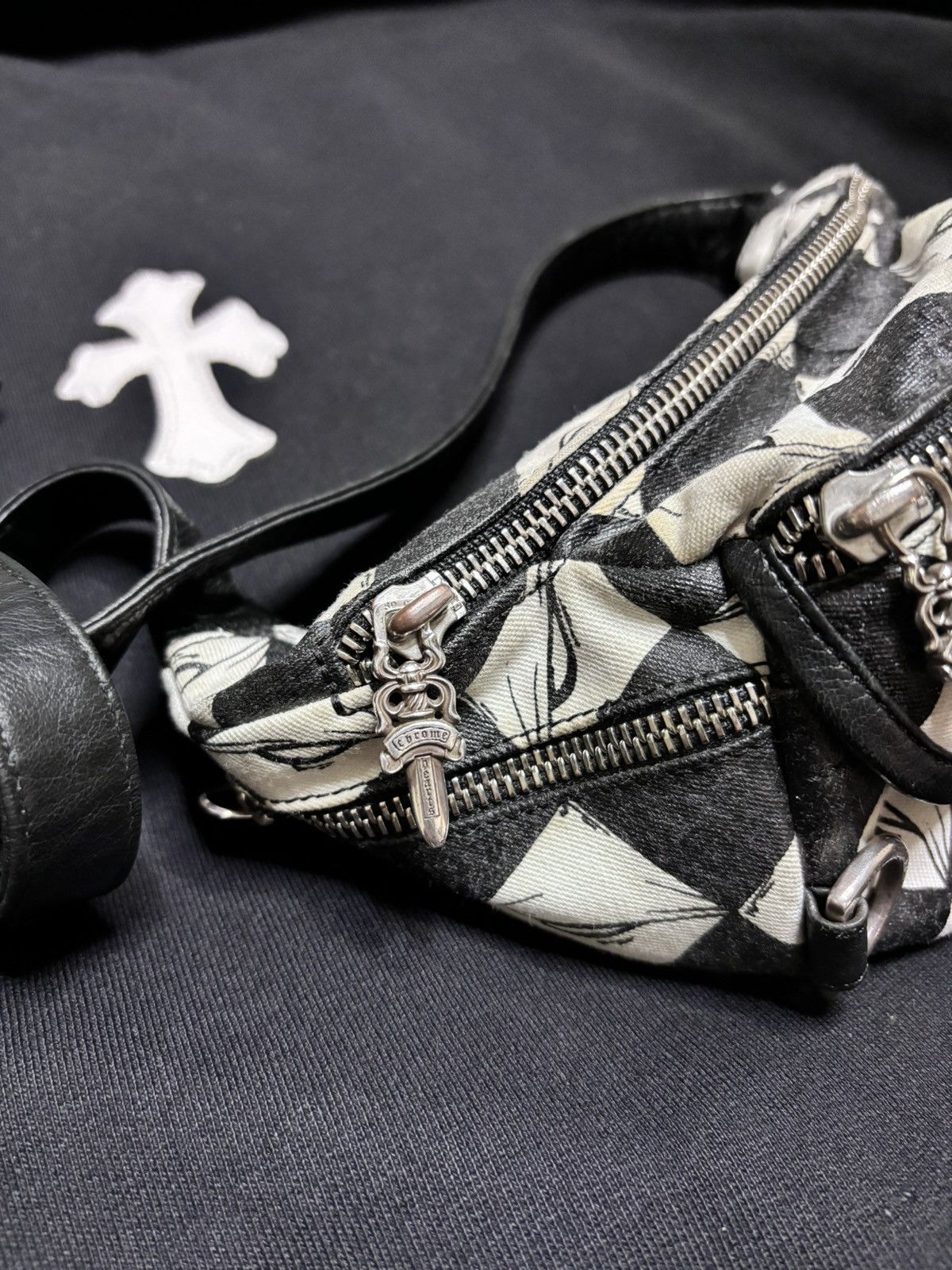 Chrome Hearts Chrome hearts Matty boy 99 Eyes mini snat snut bag Size ONE SIZE - 4 Thumbnail