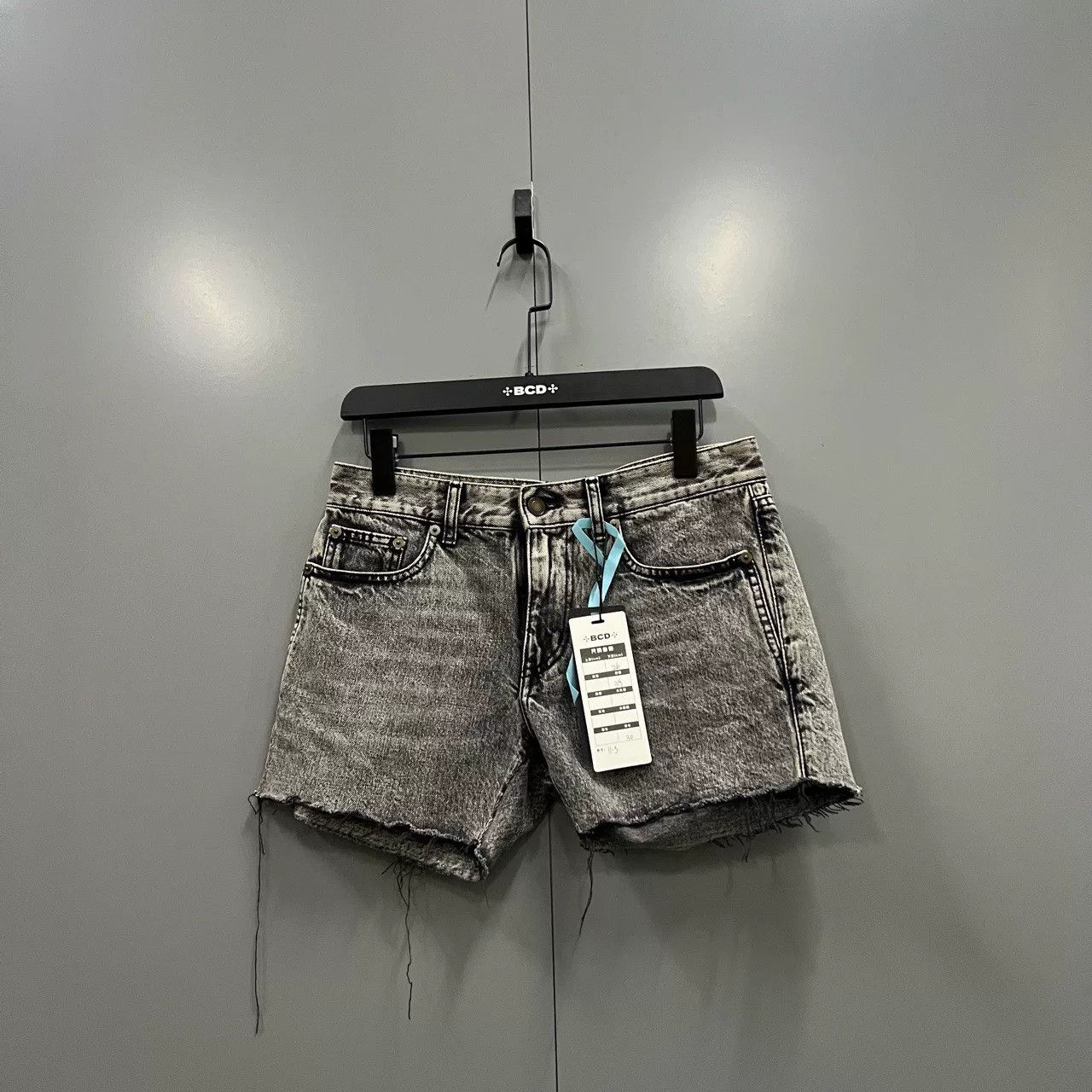 Saint Laurent Paris saint laurent washed denim shorts size 26 Size 26" / US 2 / IT 38 - 1 Thumbnail