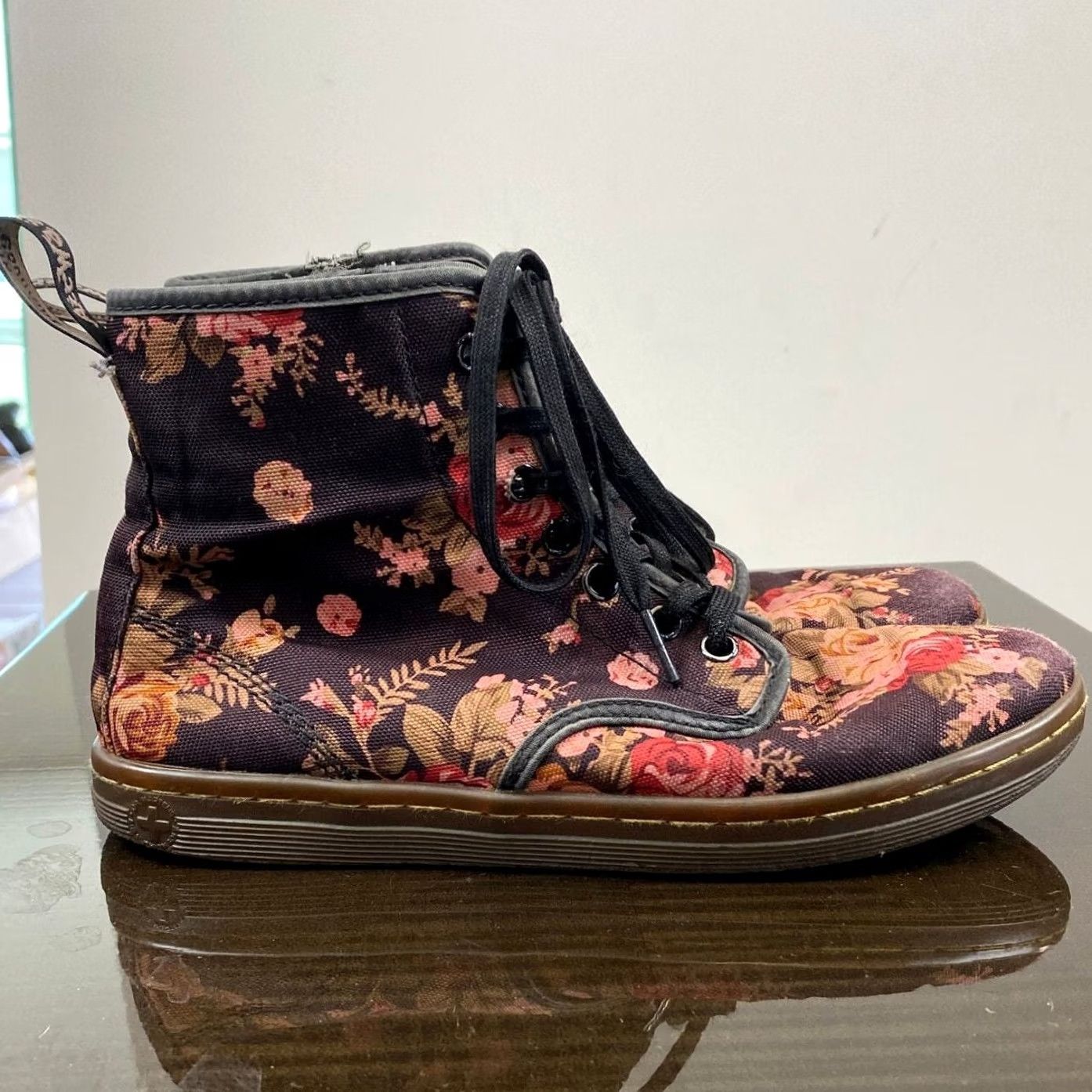 Dr. Martens Doc Martens Shoreditch Floral Victorian Canvas Combat Boots Women's 7 Size US 7 / IT 37 - 5 Thumbnail