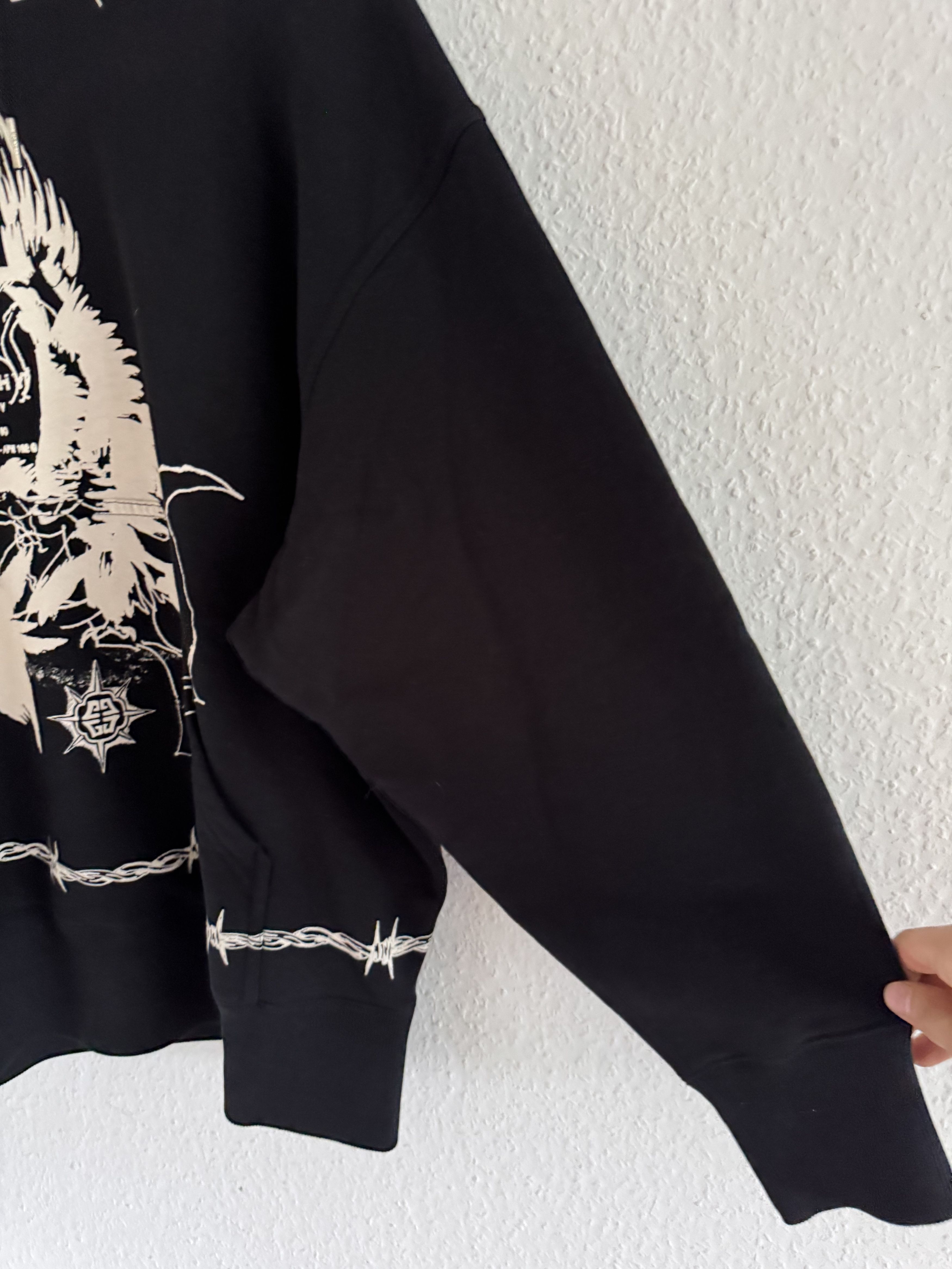Givenchy Black Barbed Wire Eagle Oversized Hoodie Size US S / EU 44-46 / 1 - 7 Thumbnail