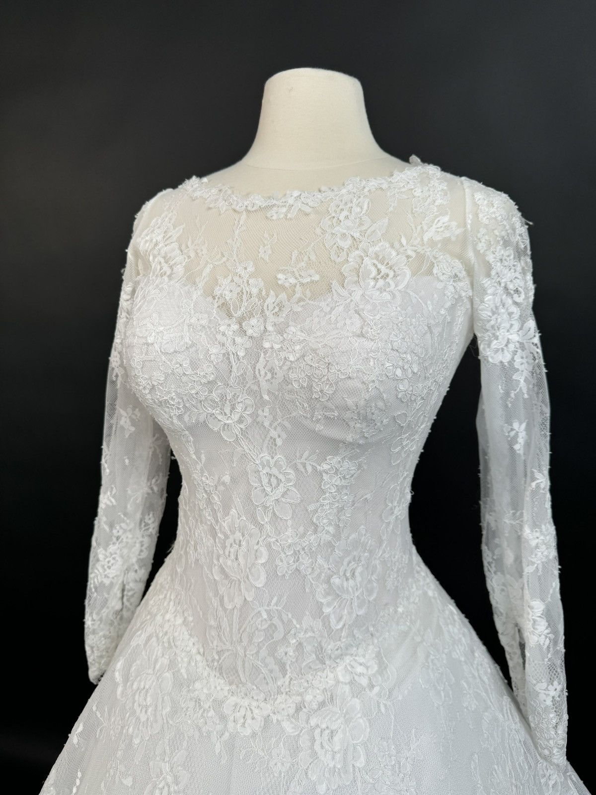 Other Preloved US 8-10 Anna Augusta French Corded Lace Bridal Gown Size L / US 10 / IT 46 - 4 Thumbnail