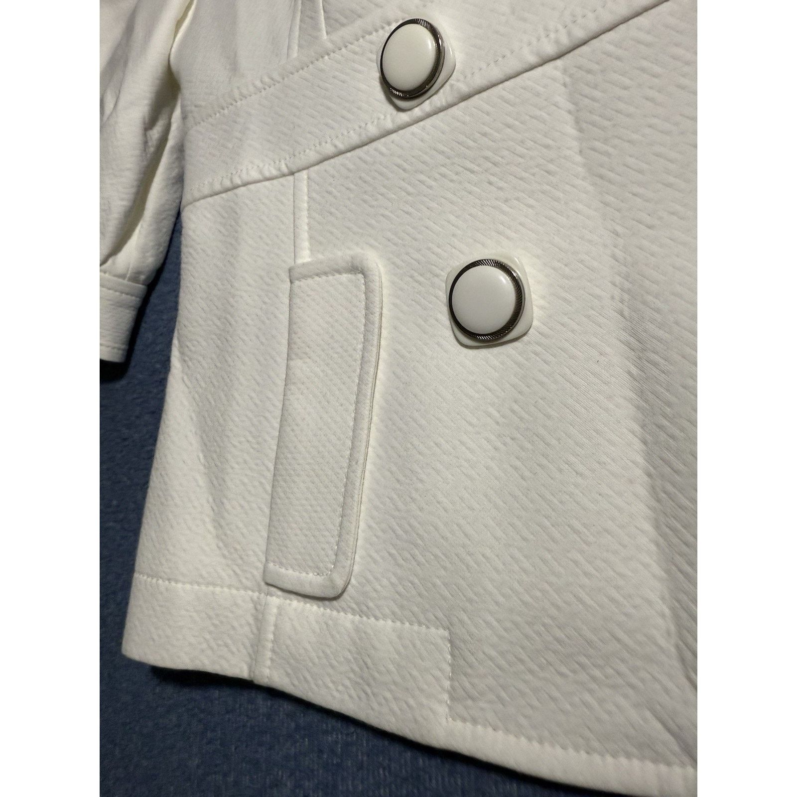 Dolce & Gabbana Dolce & Gabbana Short Blazer White Pearl Button Size 40 Mint Size S / US 4 / IT 40 - 6 Thumbnail