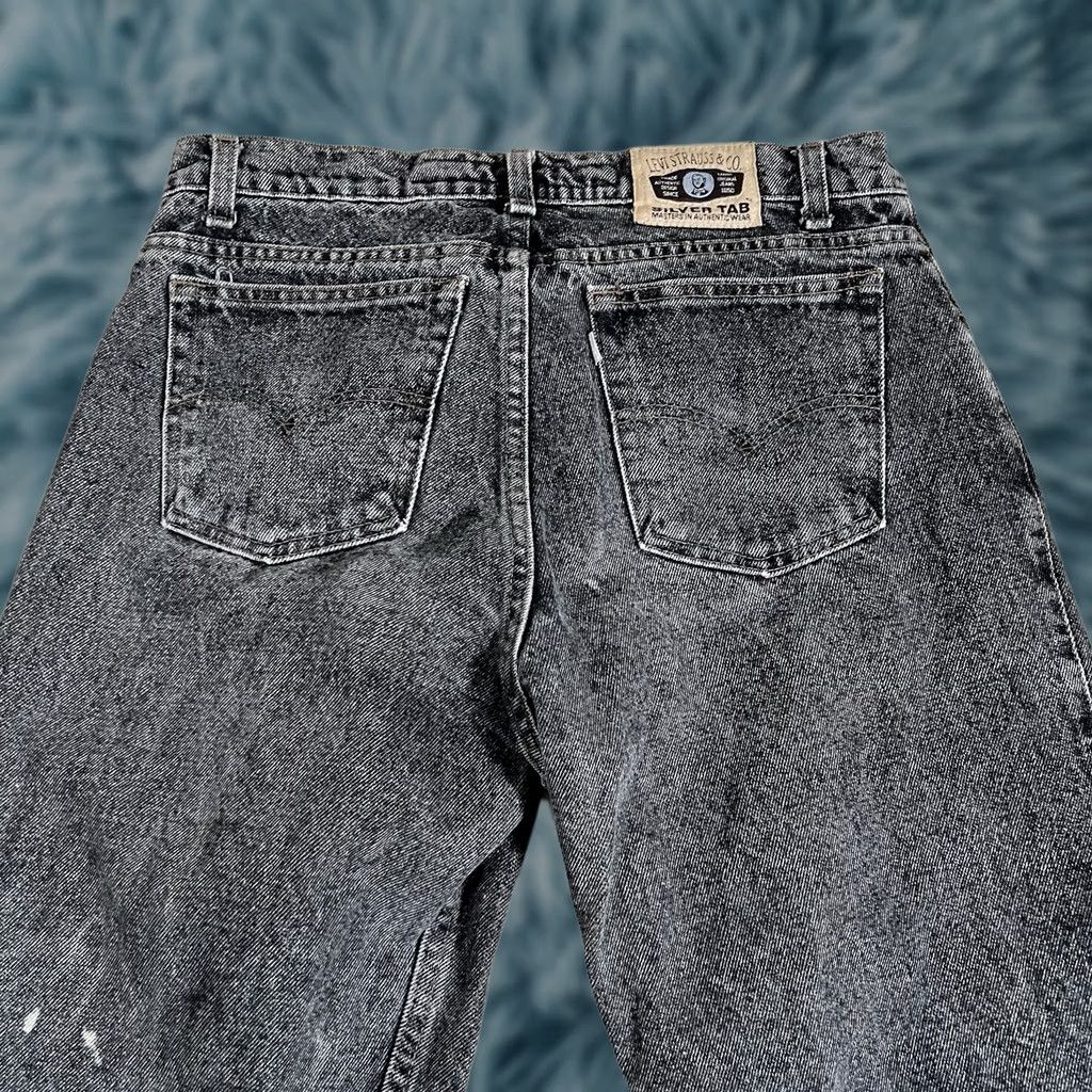 Denime VINTAGE Levis Silvertab Jeans Mens 30 X 26 Black Denim Made in USA Button Fly Jeans Mens 30 Black 1990s Size 30" / US 8 / IT 44 - 1 Thumbnail