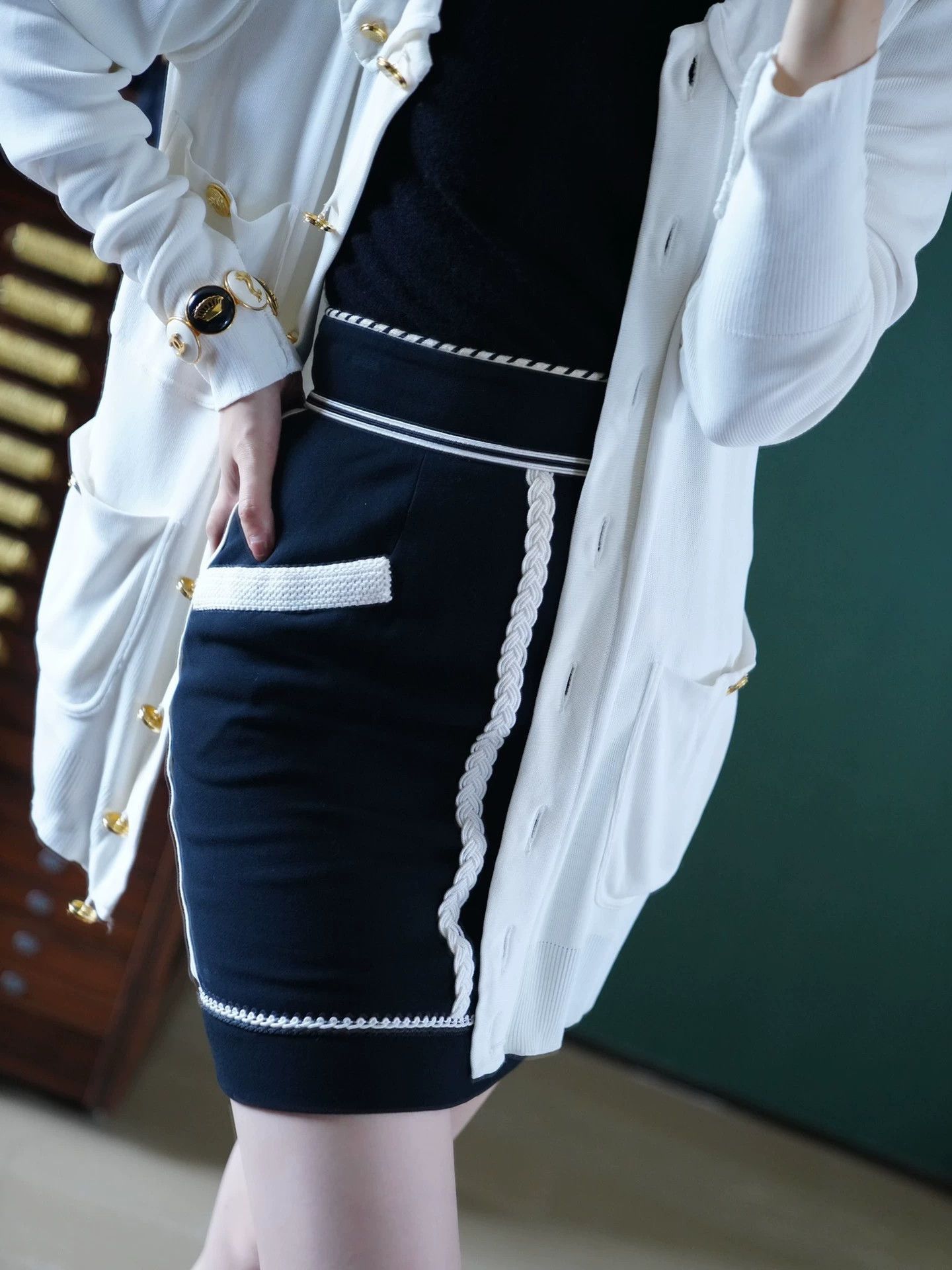 Chanel Chanel Vintage 1990 SS Poster Skirt FR36 (S) Size 26" / US 2 / IT 38 - 9 Thumbnail