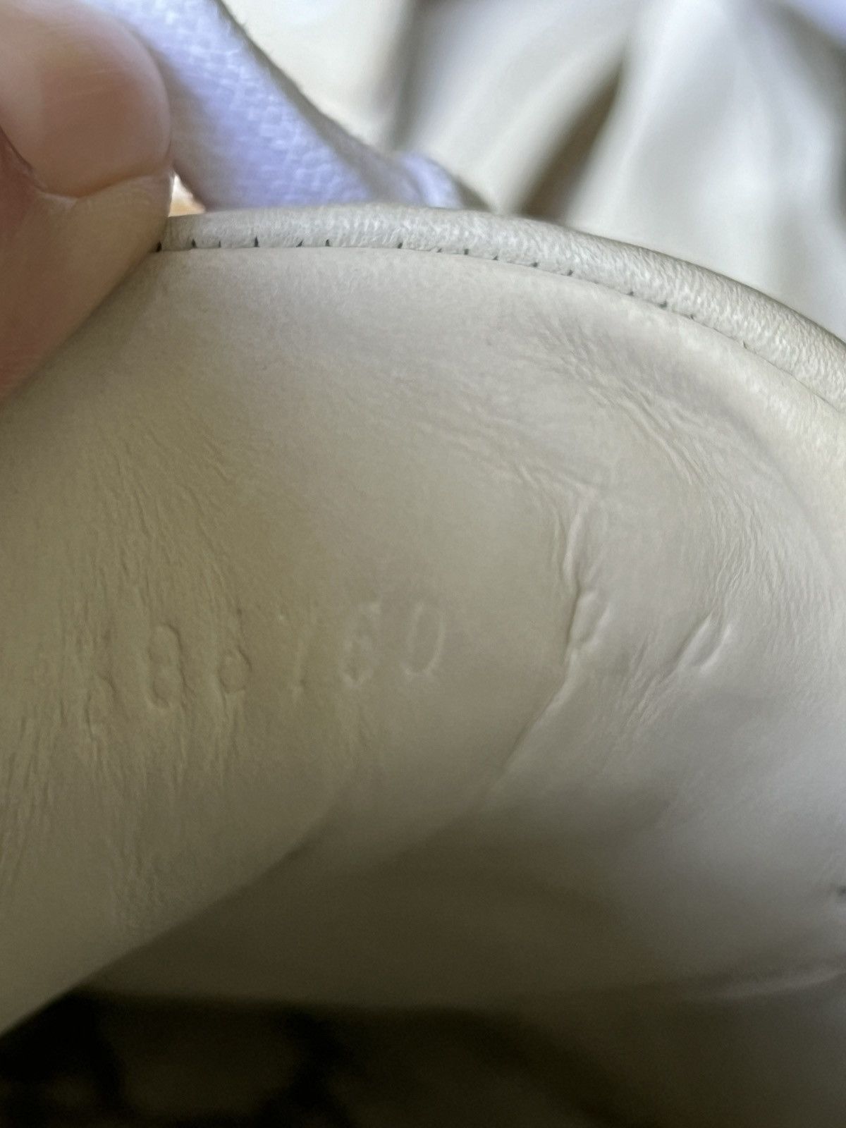 Gucci Gucci - Ace Low Top Sneaker (Embroidered Bee) Size US 8 / EU 41 - 8 Thumbnail