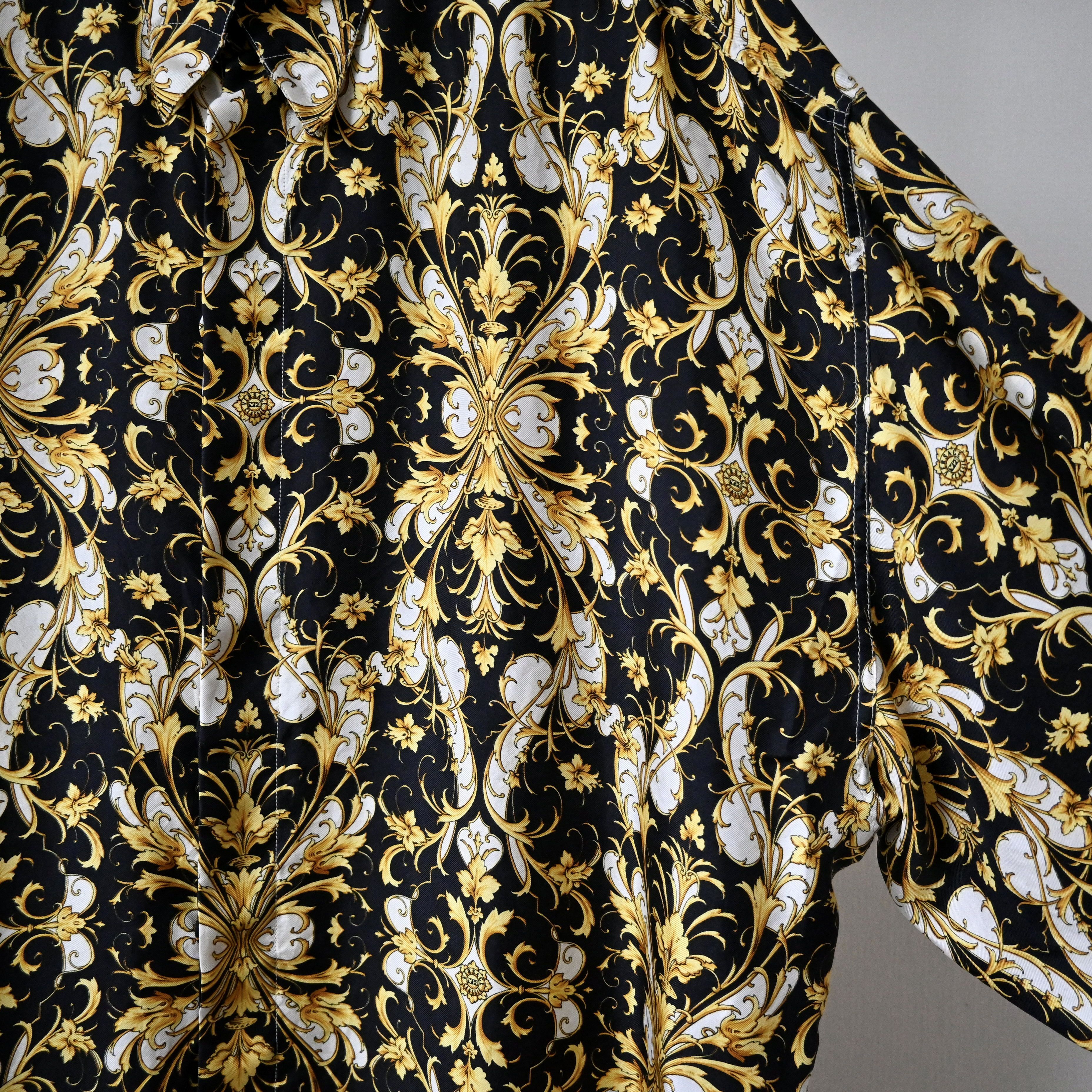Versace VTG 1990s VERSACE CLASSIC V2 silk shirt made in Spain Size US XL / EU 56 / 4 - 7 Thumbnail
