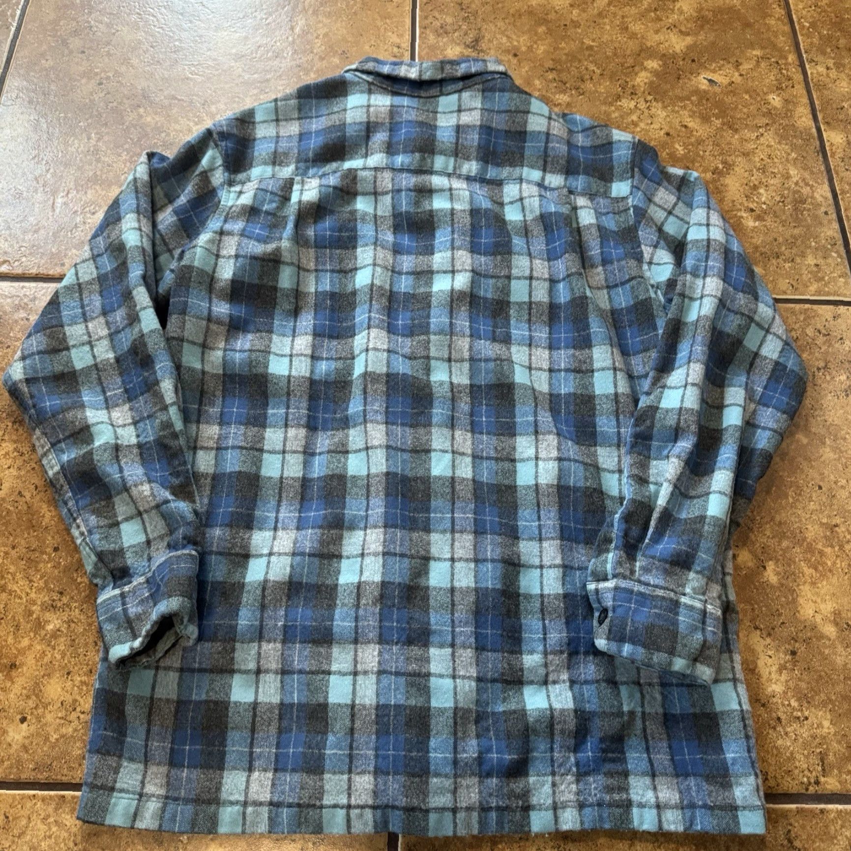 Pendleton VTG Pendleton Board Shirt Wool Large Gray Blue Shadow Plaid USA Mens L Button-Up Collar Ship Worldwide Size US L / EU 52-54 / 3 - 4 Thumbnail