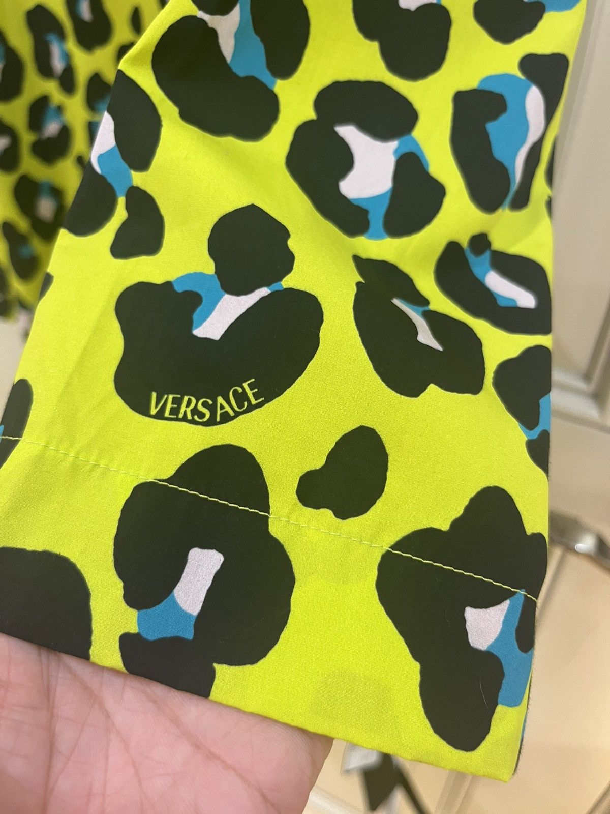 Versace Leopard print short.sleeve shirt size48 Size US M / EU 48-50 / 2 - 13 Thumbnail