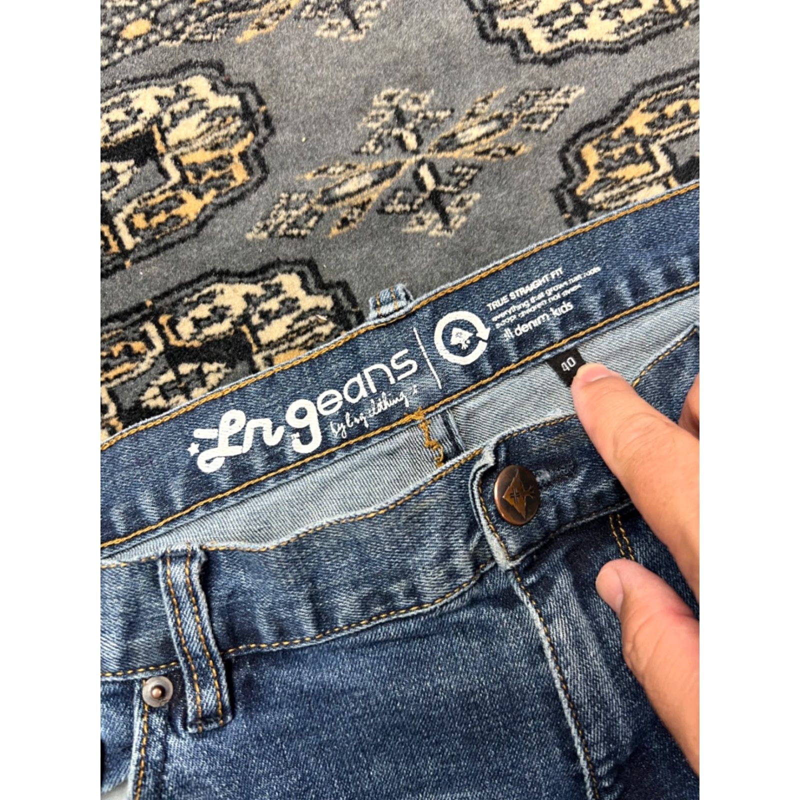 Vintage **LRG Men's Regular Fit Straight Leg Blue Jeans Size 40x32** User: **LRG Men's Regular Fit Blue Straight Leg Jeans Size 40x32** Size US 40 / EU 56 - 2 Thumbnail