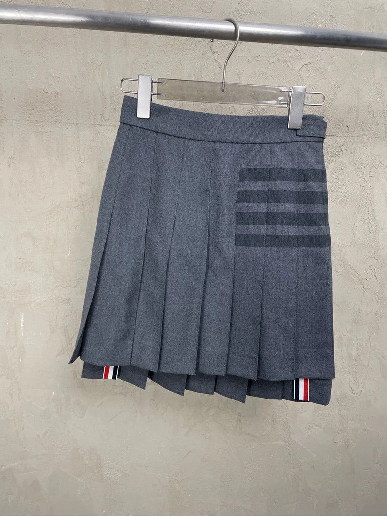 Thom Browne Thom browne Gray new four-striped pleated skirt short skirt Size 24" / US 00 / IT 34 - 2 Thumbnail