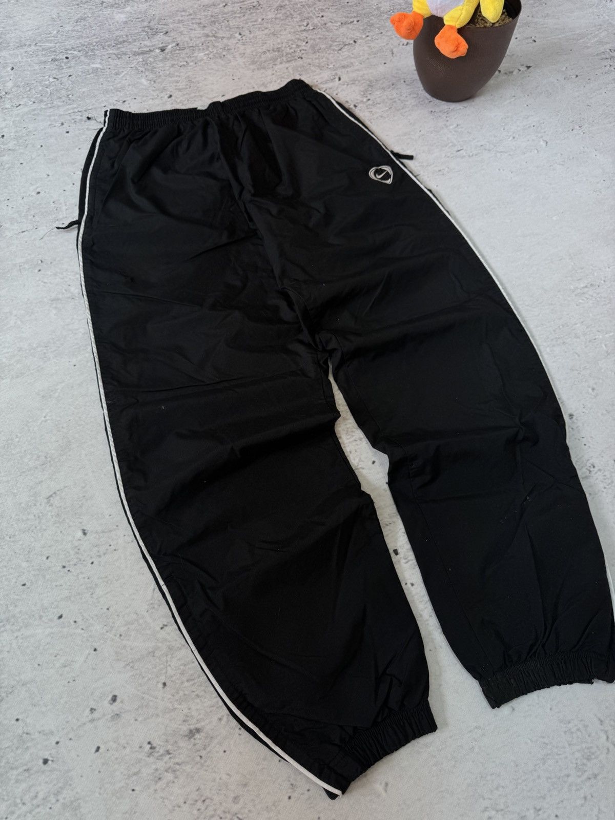 Nike × Vintage NIKE NYLON VINTAGE Y2K OVERSIZE BAGGY FIT PANTS SWEATPANTS Size US 32 / EU 48 - 2 Thumbnail