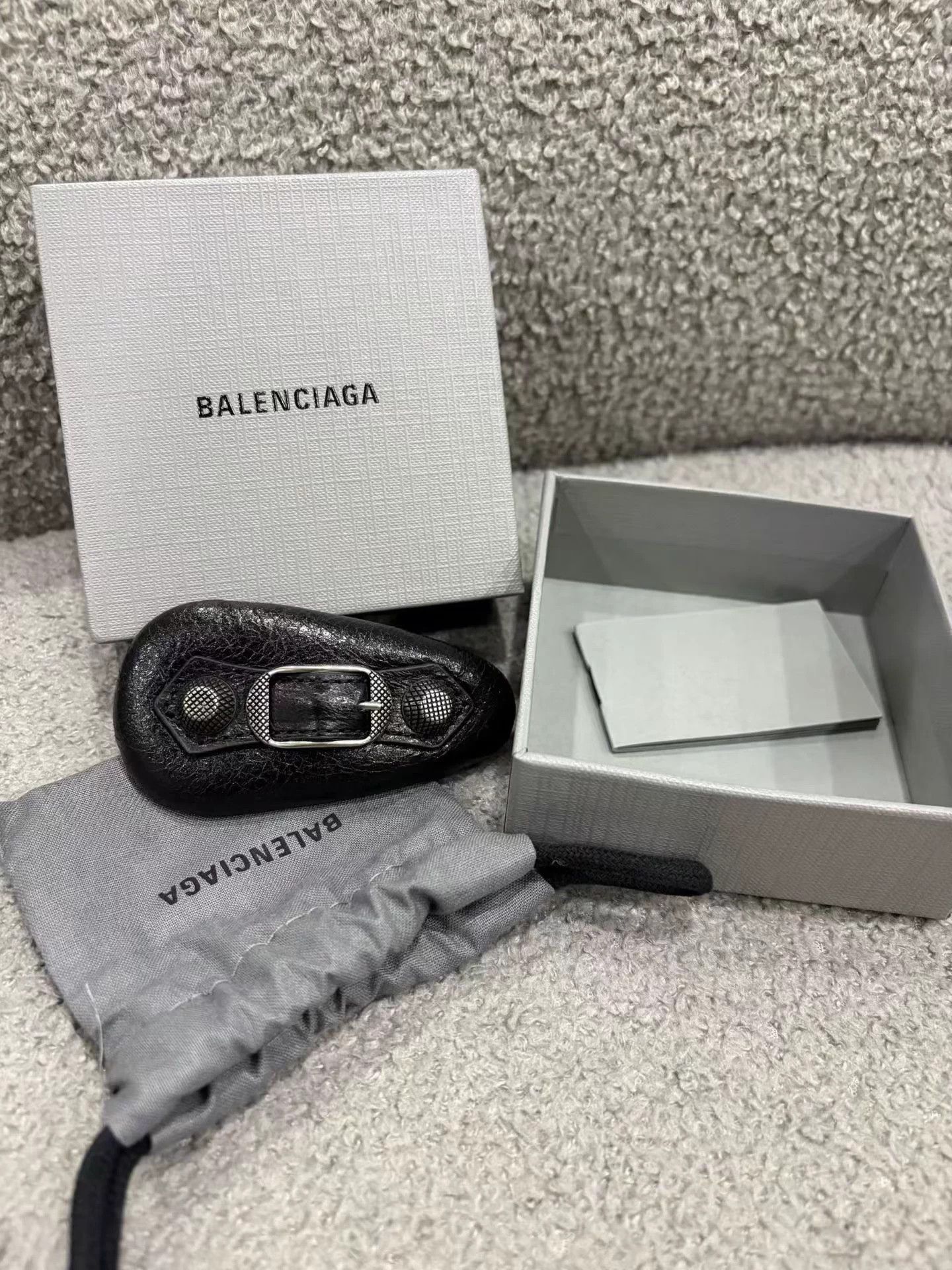 Balenciaga Balenciaga black leather hair clip Y2K deadstock Size ONE SIZE - 1 Thumbnail