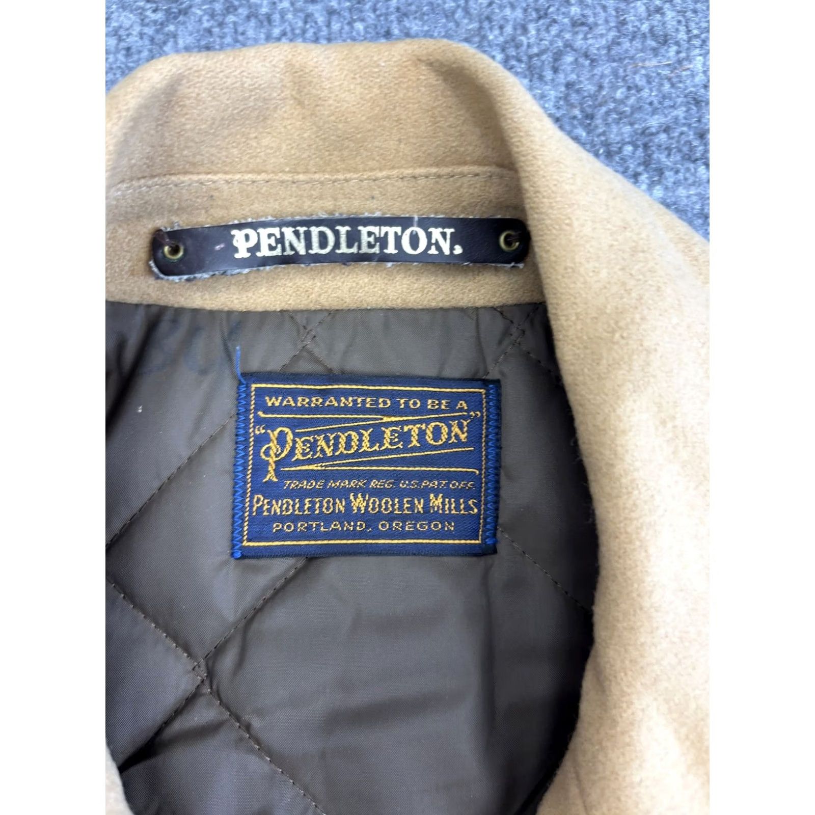 Pendleton VINTAGE Pendleton Coat Mens Large Tan Wool Overcoat Car Coat Quilted Lined 90s Size US L / EU 52-54 / 3 - 2 Thumbnail