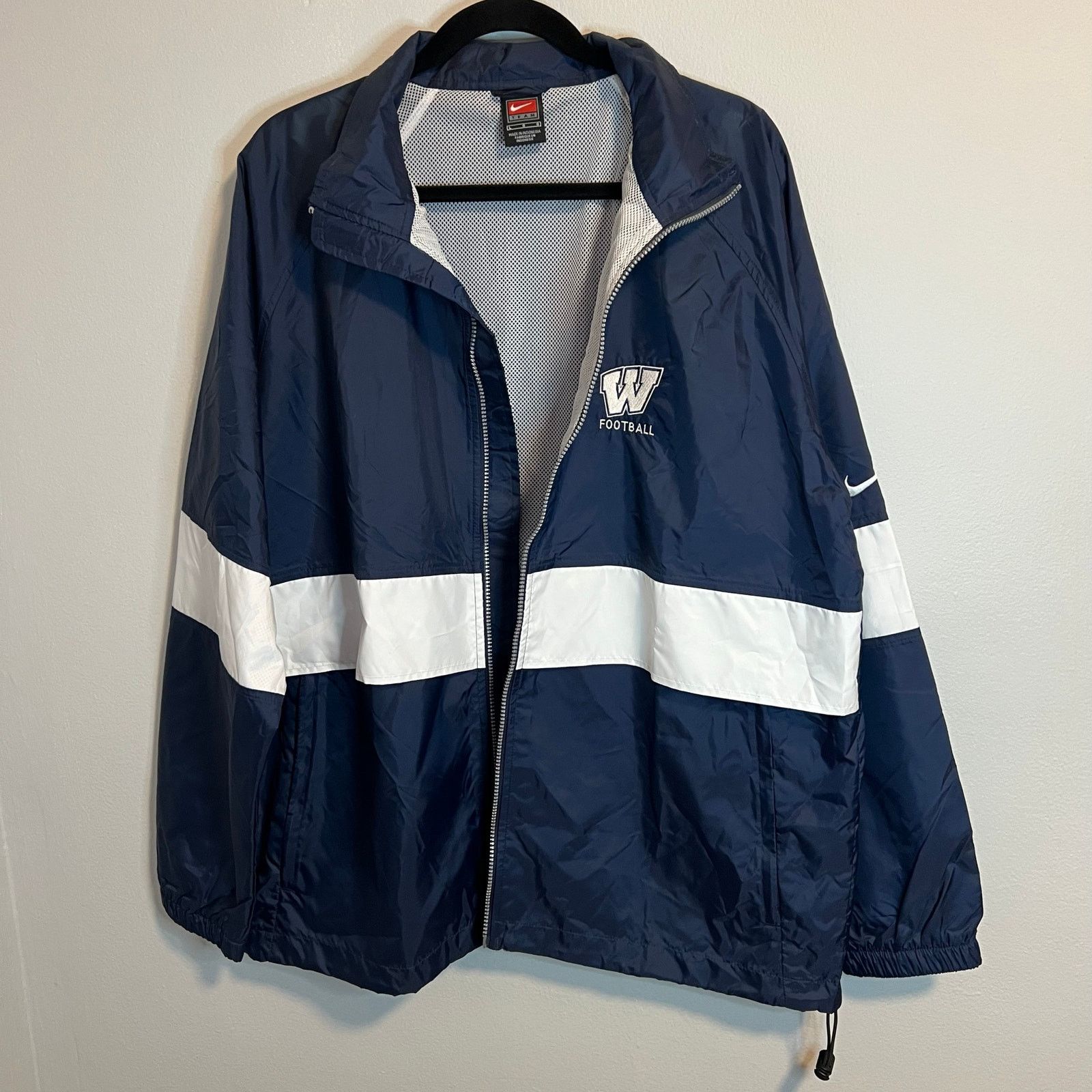 Nike Vintage W Football Nike Team Windbreaker NCAA Mens Size L Size US L / EU 52-54 / 3 - 7 Thumbnail