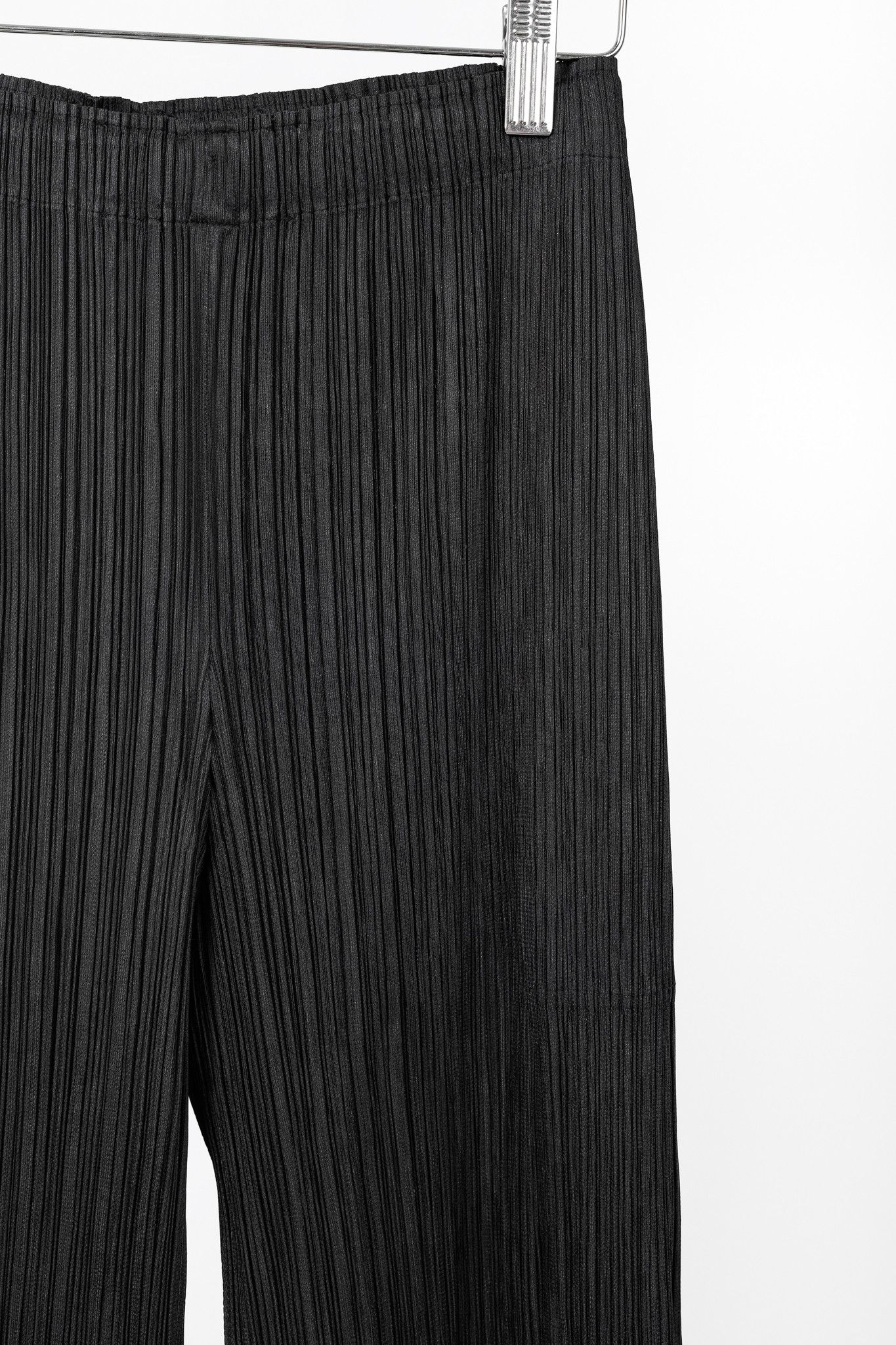 Pleats Please Issey Miyake Pleats Please Issey Miyake Black Straight-Leg Cropped Pants Size 24" / US 00 / IT 34 - 4 Thumbnail