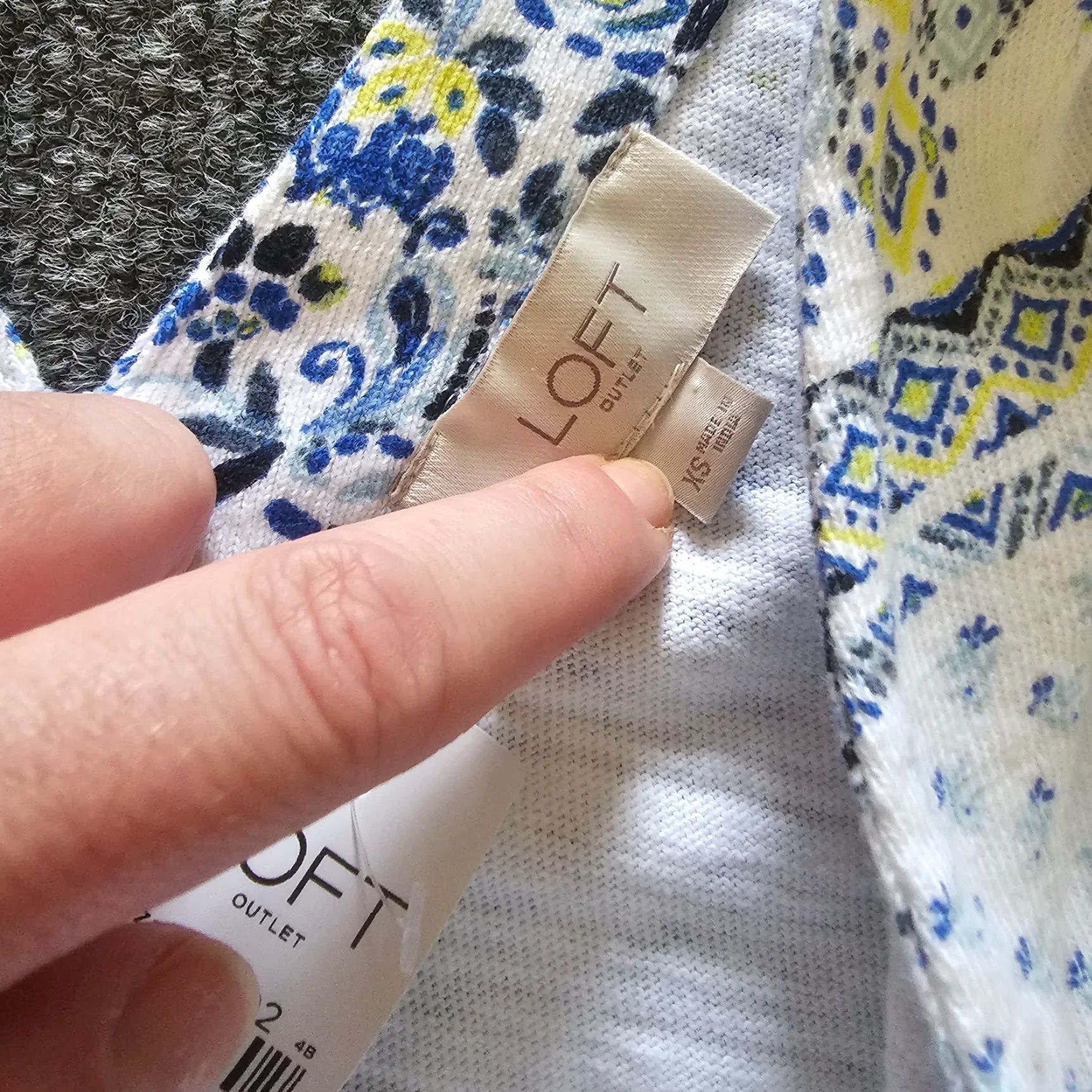 Loft VINTAGE LOFT Romper Womens XS White Blue Paisley Bandana V Neck Tank Shorts Casual Size 26" / US 2 / IT 38 - 4 Thumbnail