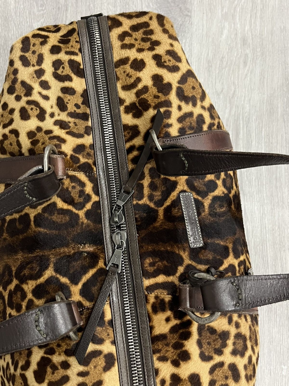 John Varvatos Leopard duffle Size ONE SIZE - 13 Thumbnail