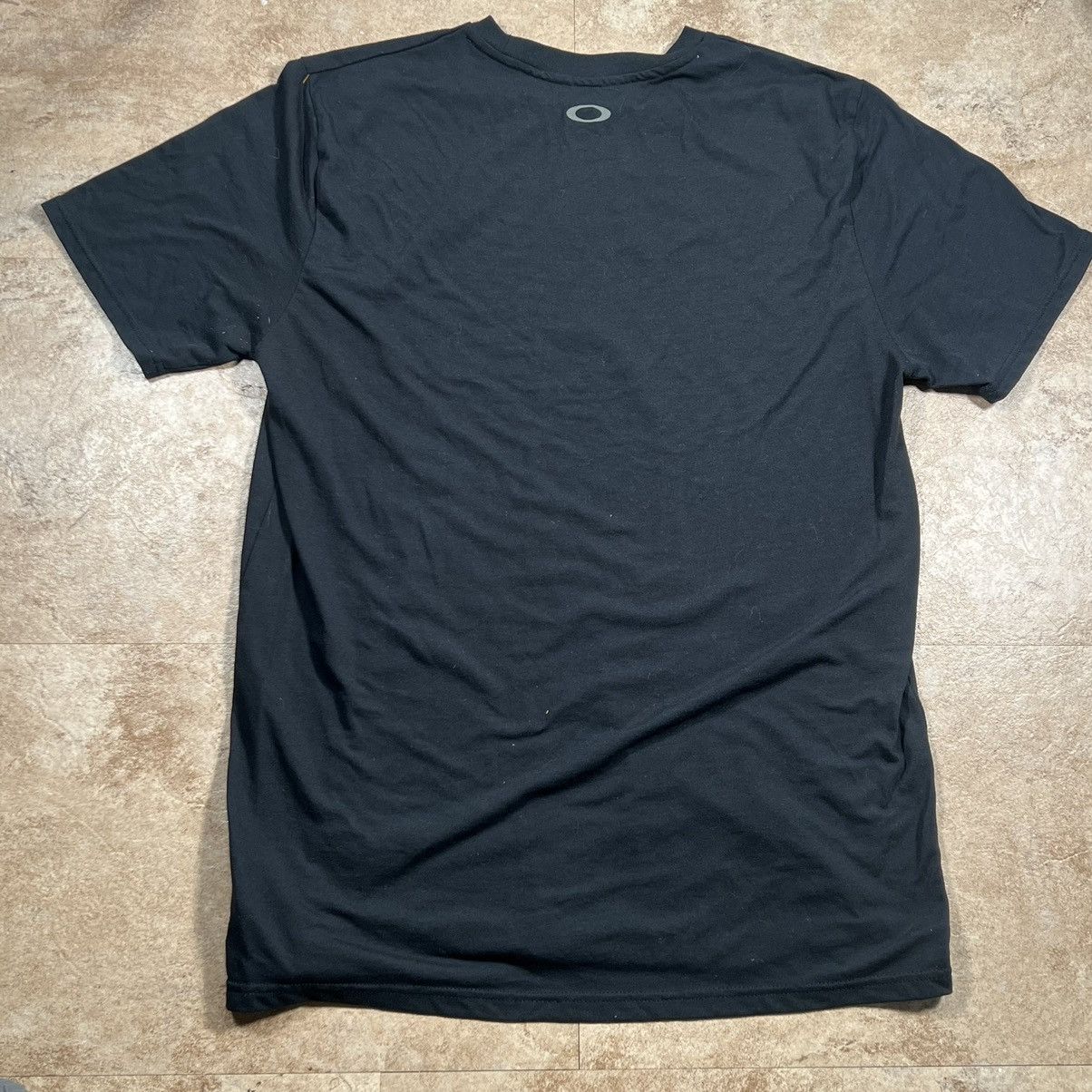 Oakley Y2k Oakley Center Spell out Logo Tshirt Size XL Size US XL / EU 56 / 4 - 3 Thumbnail