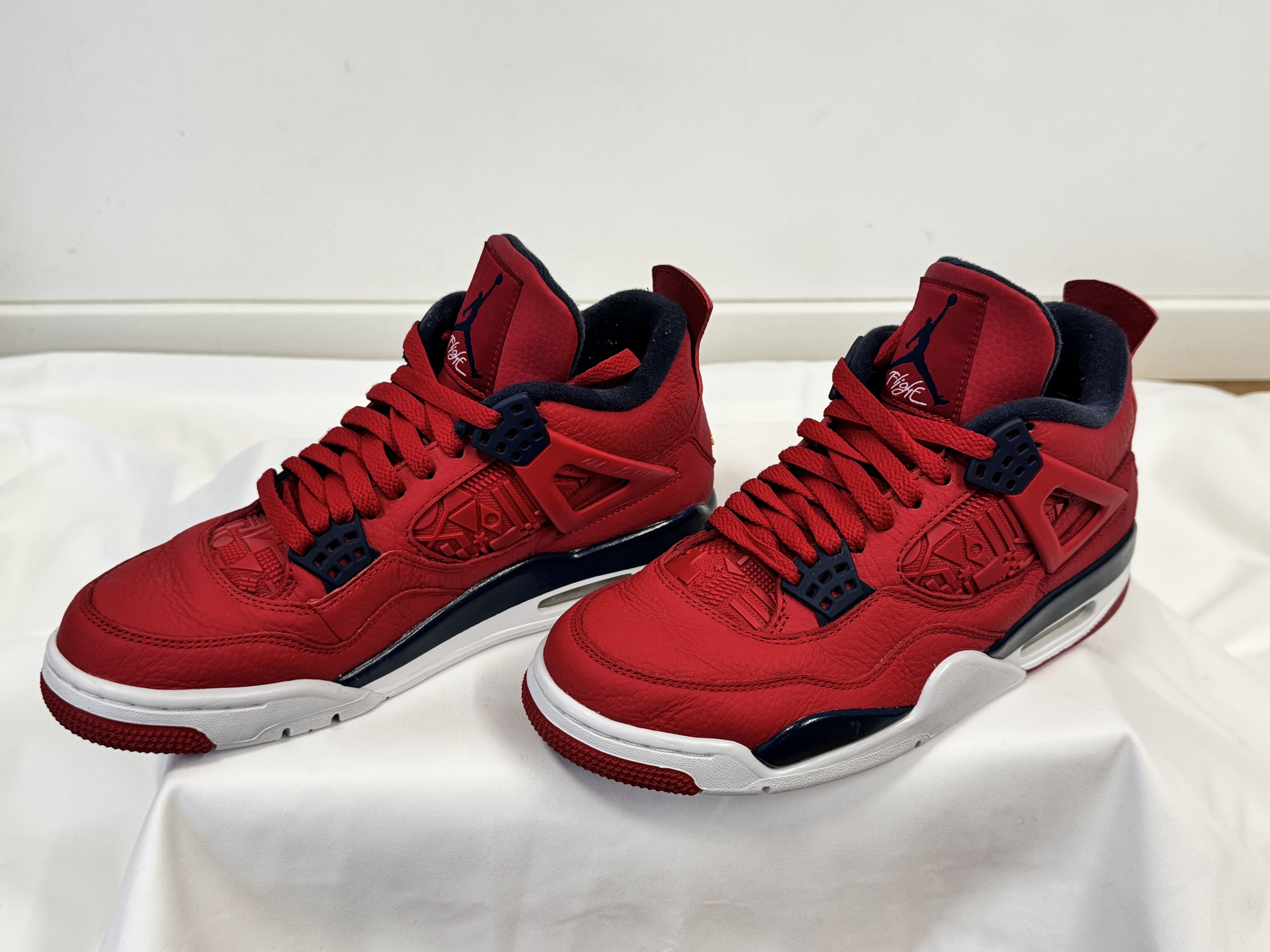 Nike Jordan 4 Retro Fiba 2019 Size US 8 / EU 41 - 3 Thumbnail