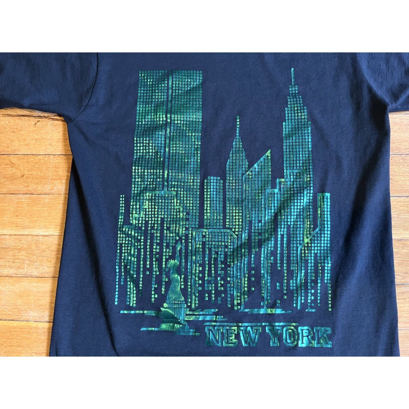 Vintage VINTAGE Screen Stars Shirt Men’s M Black Green New York Skyline Twin Towers Size US M / EU 48-50 / 2 - 3 Thumbnail
