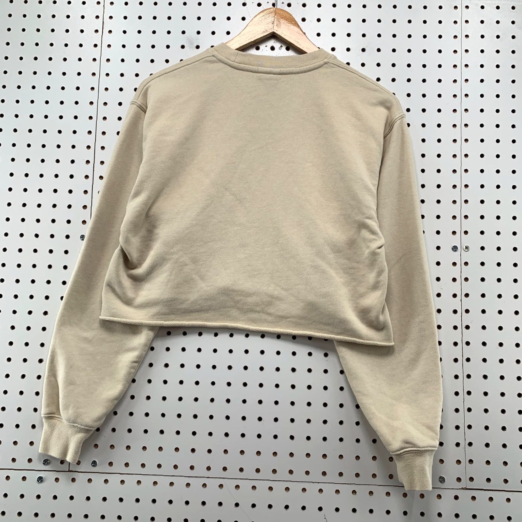 Aritzia Aritzia TNA Sweatshirt Womens Small Beige Cropped Fleece Long Sleeve Crew Neck Pullover Knit Shirt Size S / US 4 / IT 40 - 2 Thumbnail