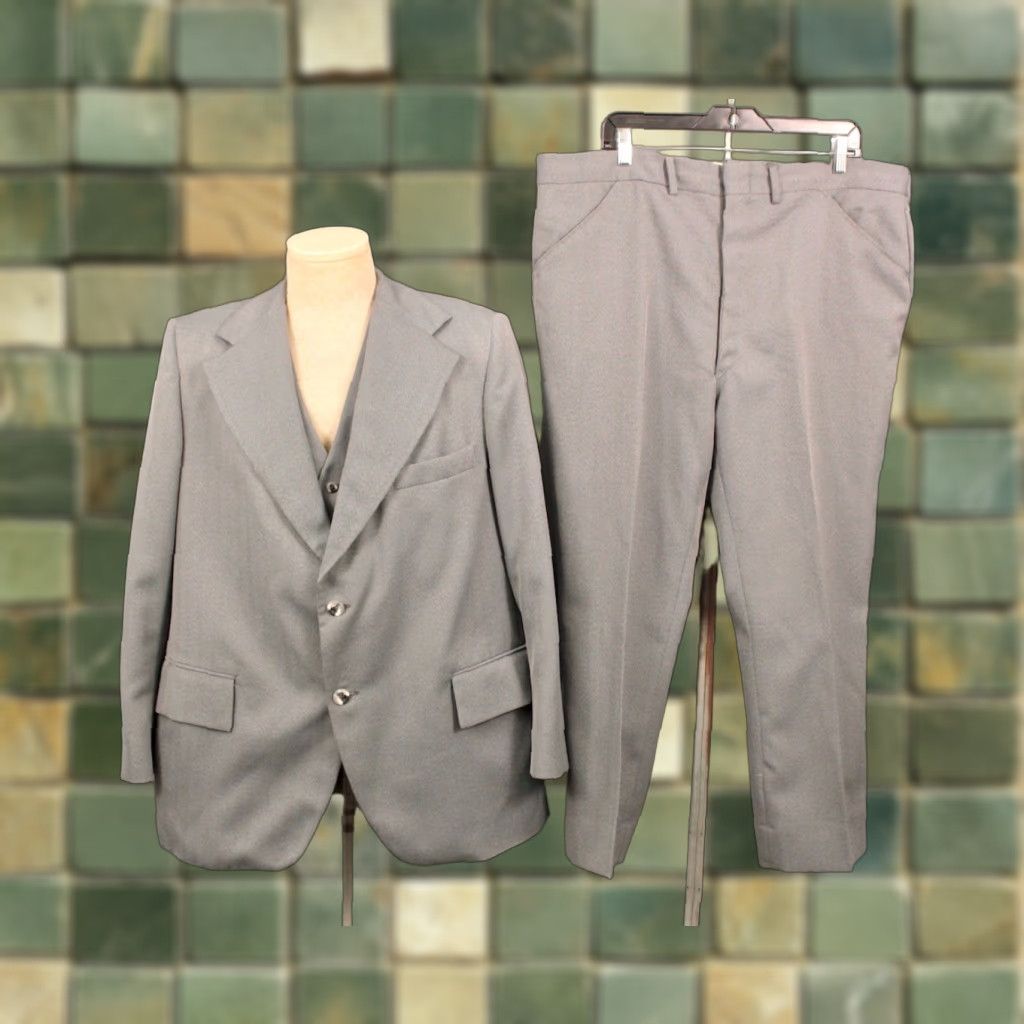 Vintage VINTAGE Men’s VTG 70s Grey 3 PC Leisure Suit Sz L-XL 1970s Disco Polyester Shirt Hoodie Hat Mens Size 42R - 1 Thumbnail