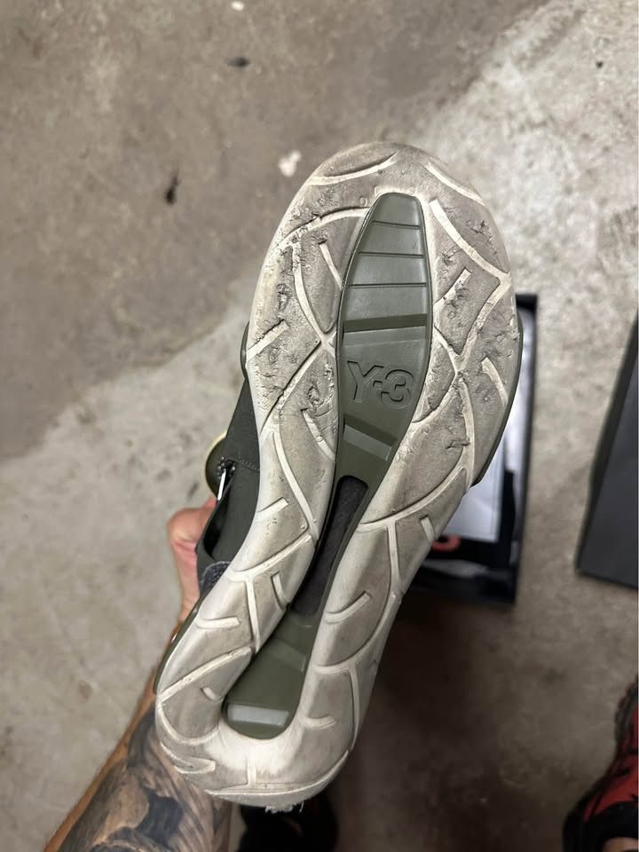 Y-3 Y3 runners in Oliver green Size 10 Size US 10 / EU 43 - 7 Thumbnail