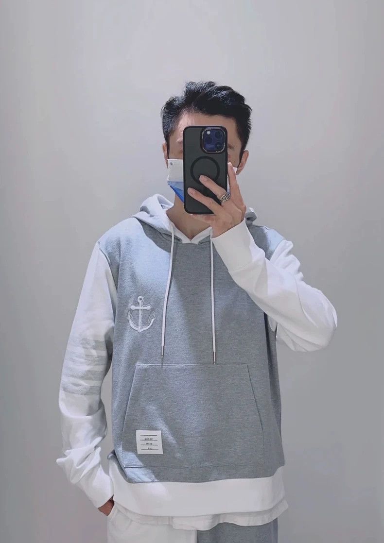 Thom Browne Thom browne Color-blocked sweatshirt, gray and white classi Size US L / EU 52-54 / 3 - 1 Thumbnail