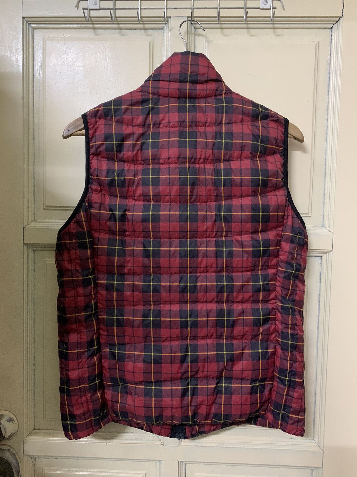Japanese Brand × Uniqlo Vtg Red Tartan Uniqlo Puffer Tank Top Shirt Size US M / EU 48-50 / 2 - 3 Thumbnail