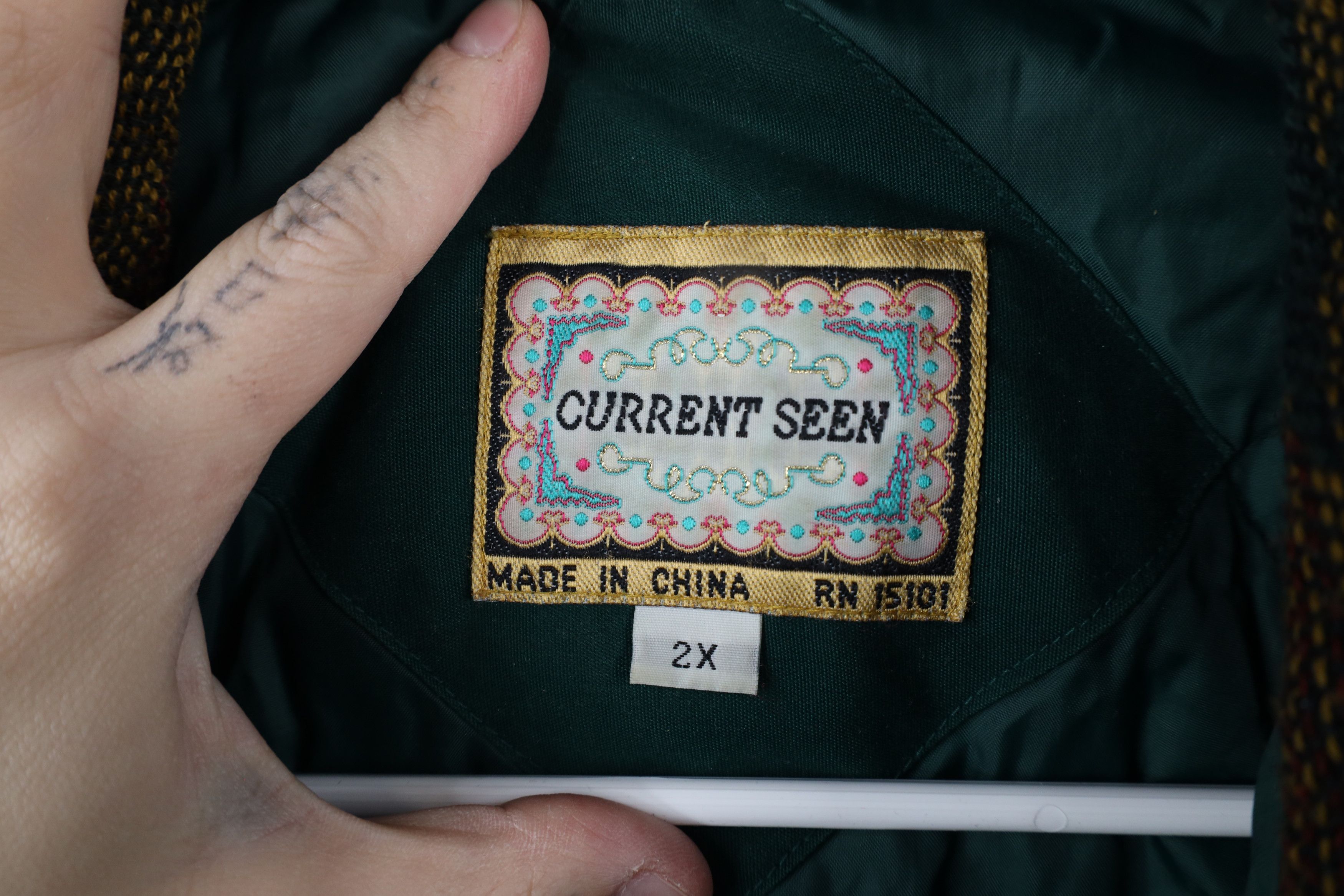 Vintage Vintage 90s Streetwear Rainbow Southwestern Puffer Jacket Size XXL / US 16-18 / IT 52-54 - 9 Thumbnail