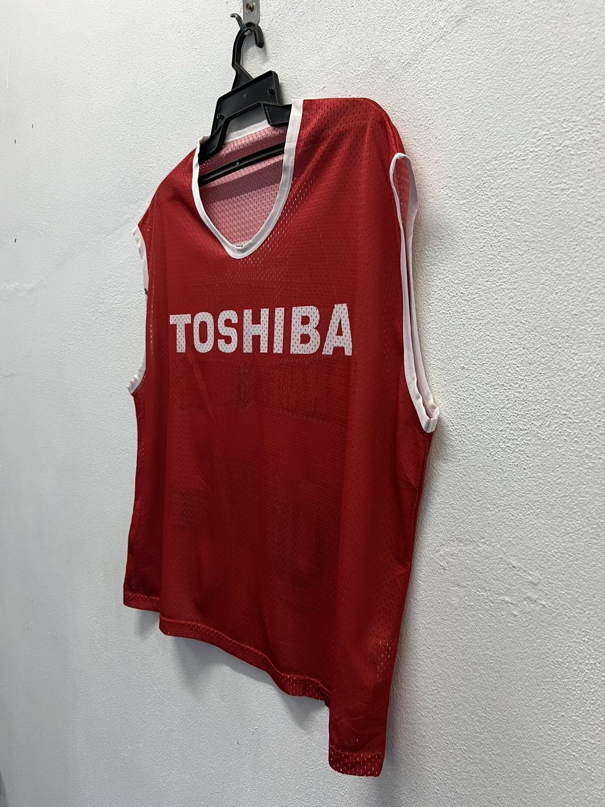Vintage VINTAGE TOSHIBA BASKETBALL TEAM SLEEVELESS JERSEY Size US XL / EU 56 / 4 - 5 Thumbnail