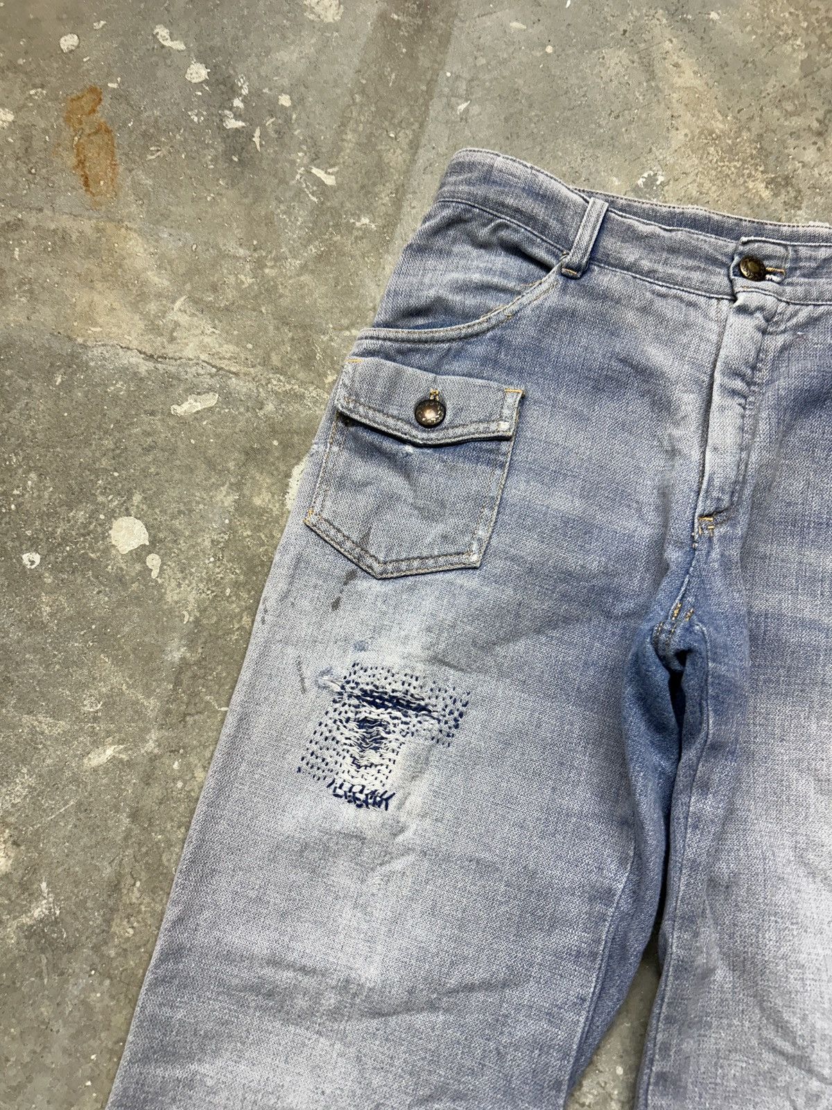 Vintage Vintage 70’s Distressed Denim Bellbottom Flared Jeans Size 28" / US 6 / IT 42 - 2 Thumbnail