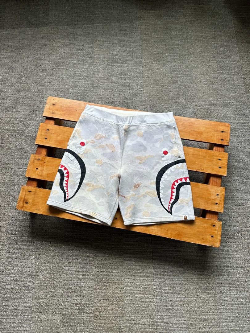 Bape BAPE SHARK SHORT CAMO Size US 34 / EU 50 - 1 Thumbnail