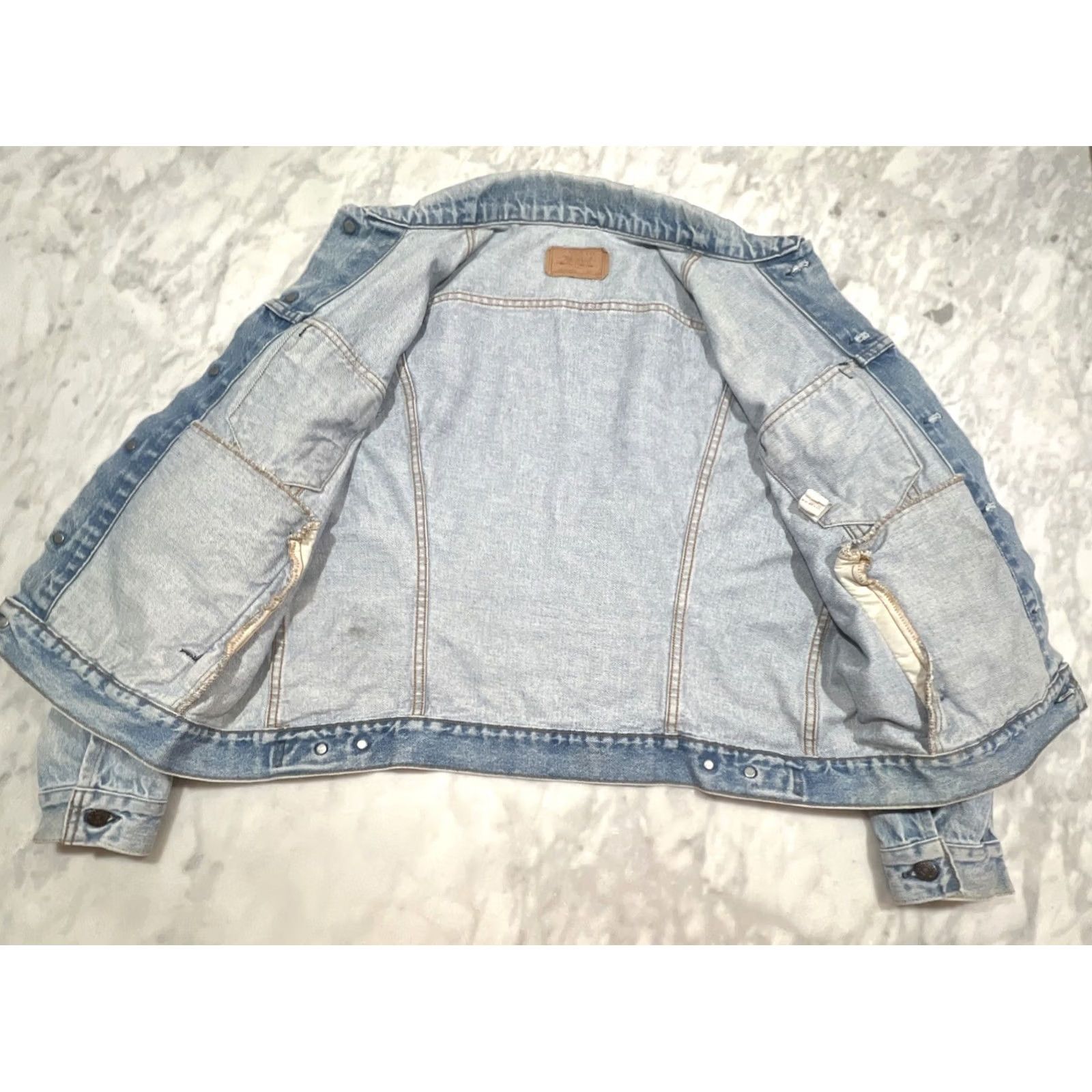 Levi's VINTAGE Levi’s Jacket Trucker USA Men’s 46R Denim Blue 70506-0214 Distressed Size US 30 / EU 46 - 3 Thumbnail