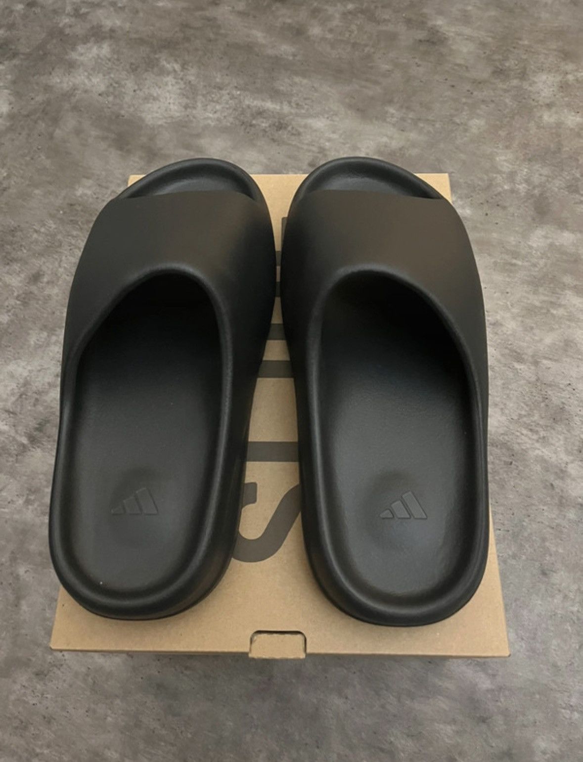 Yeezy Yeezy slide onyx Size US 11 / EU 44 - 2 Thumbnail