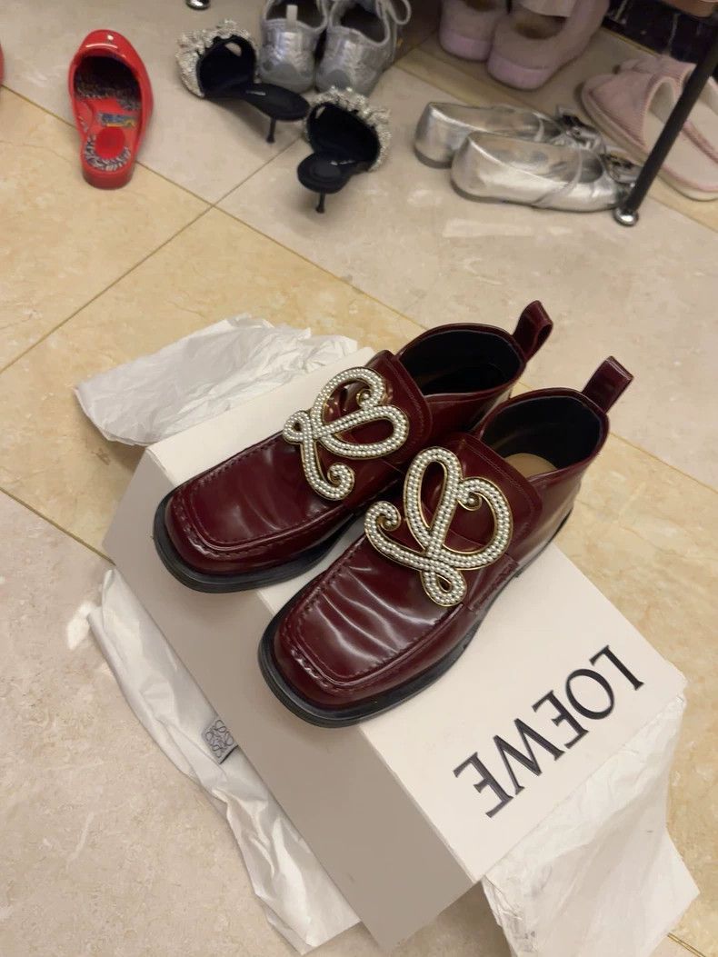 Loewe LOEWE A dark red leather flower and pearl buttoned square Size US 6.5 / IT 36.5 - 2 Thumbnail