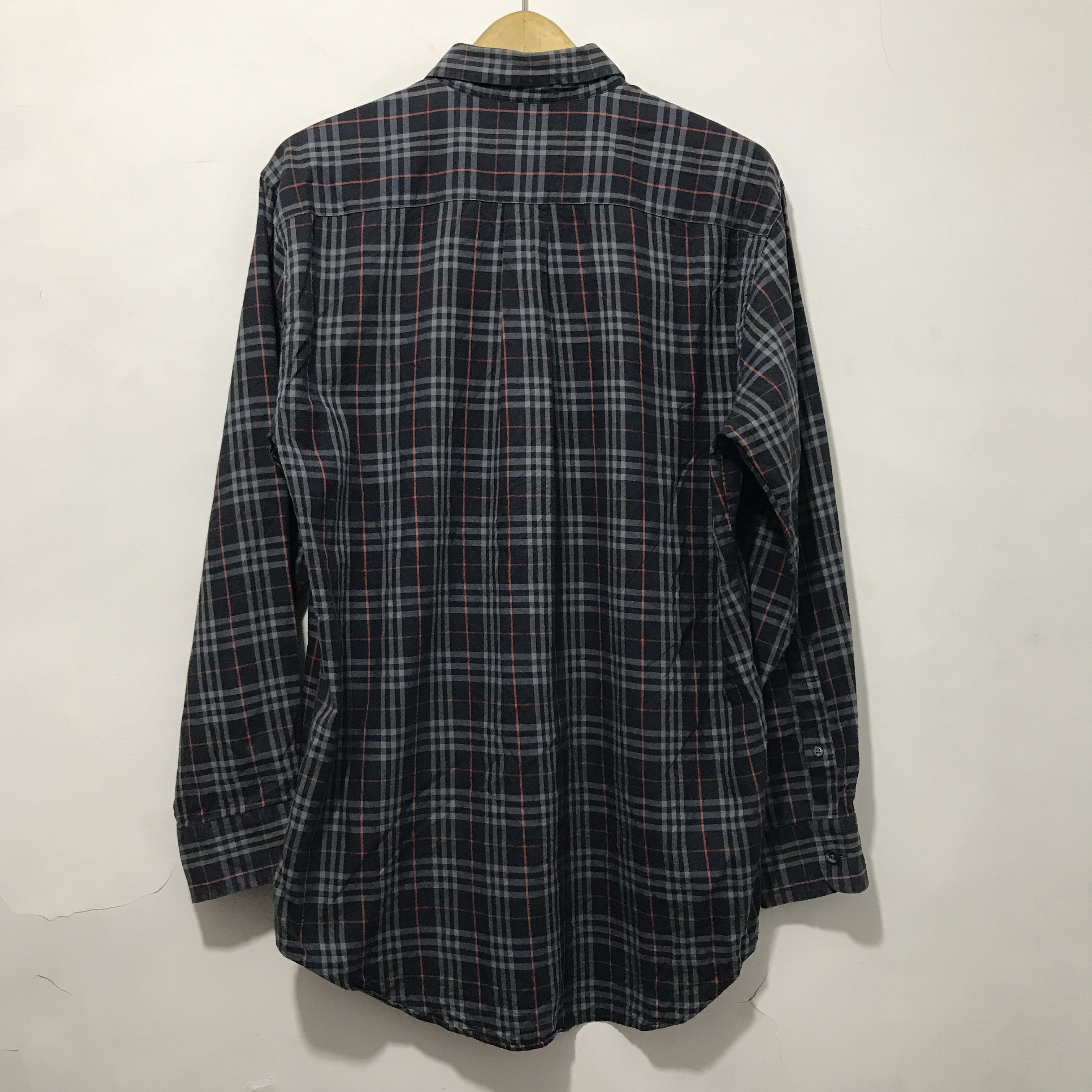Burberry VINTAGE BURBERRY LONDON DARK NAVY NOVA CHECK BUTTON UP SHIRT Size US M / EU 48-50 / 2 - 8 Thumbnail