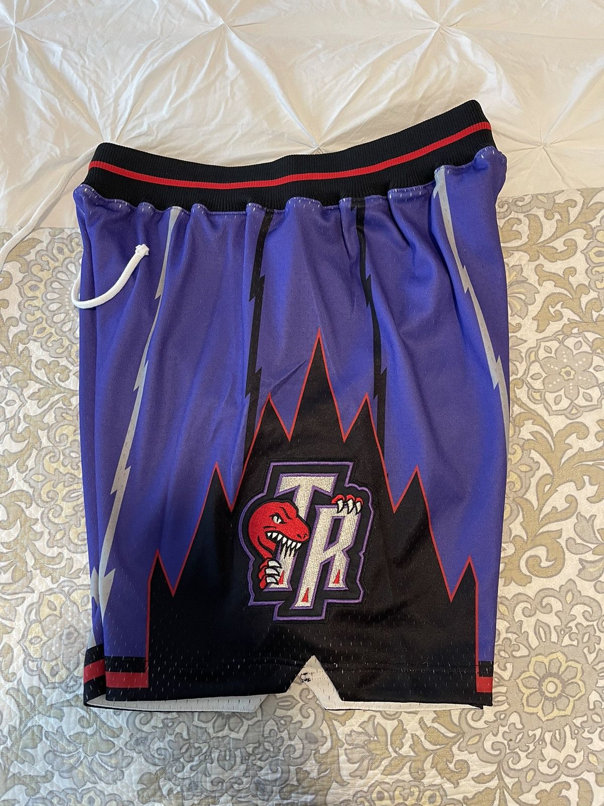 Mitchell & Ness 1998-1999 Mitchell & Ness Toronto Raptor Shorts - Size L Size US 44 / EU 60 - 3 Thumbnail