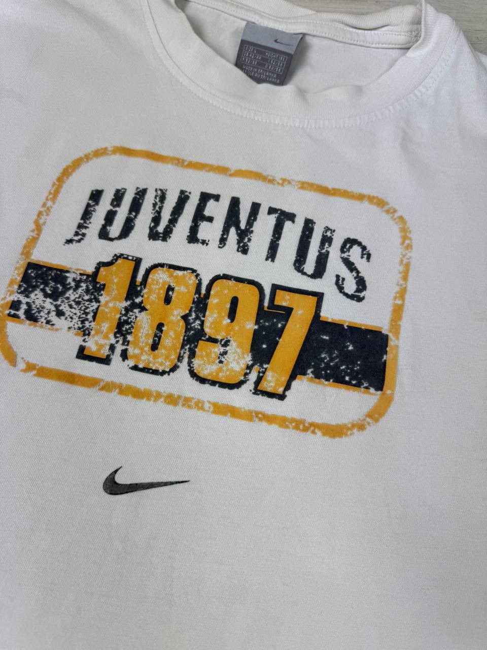 Nike Vintage Nike Juventus Swoosh Football T Shirt Soccer 00s Size US L / EU 52-54 / 3 - 4 Thumbnail