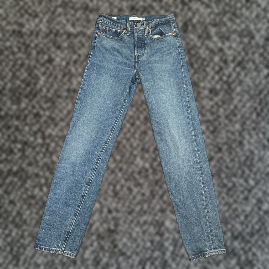 Levi's VINTAGE Levi's Jeans Women's Wedgie Straight Leg 24x27 Blue Cotton Spandex Size 42" / US 20 - 1 Thumbnail